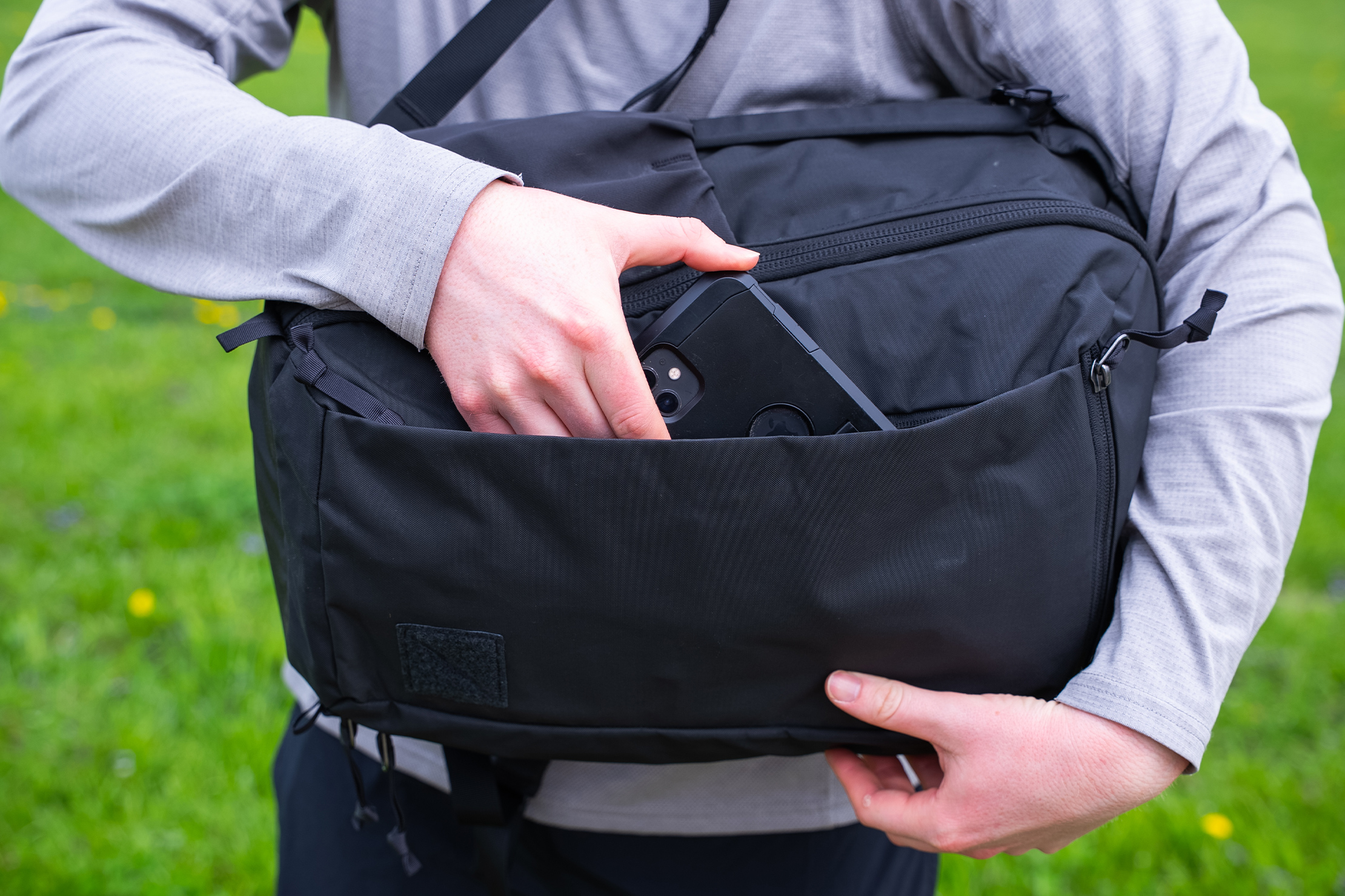 EVERGOODS CIVIC Travel Bag 20L (CTB20) Pocket In Use
