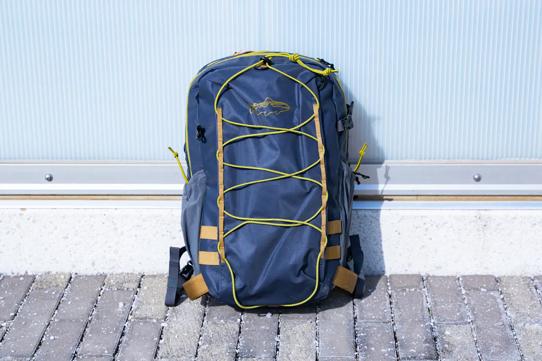 patagonia skateboard backpack - Black Hole Mini MLC 30L sided build and under Patagonia Black Hole Mini MLC