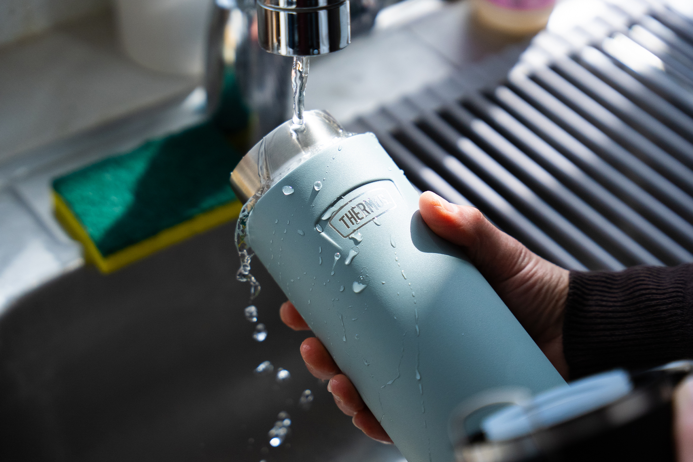 Thermos 24 oz Icon Water Bottle with Spout Washing