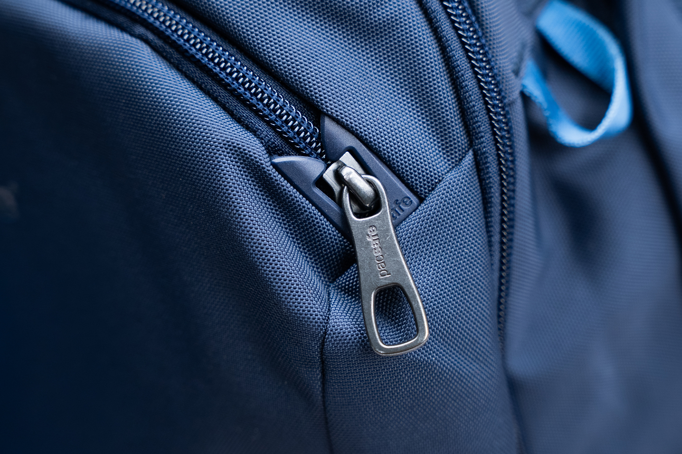 Pacsafe V 26L Anti-Theft Tour Backpack Zipper Lock