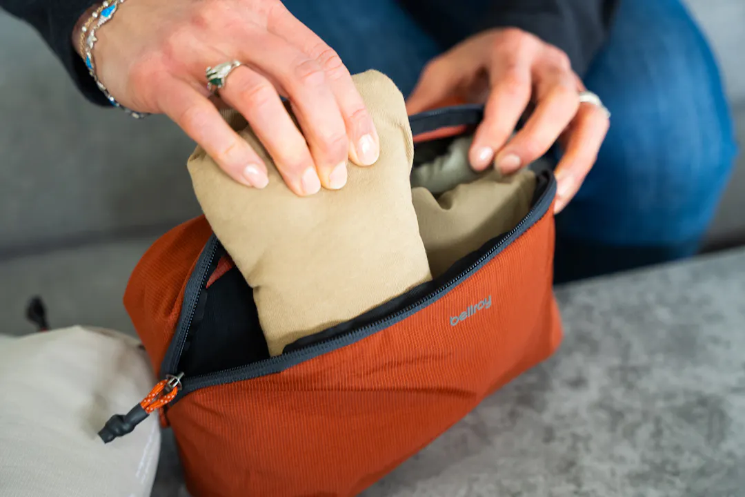 Bellroy Lite Pouch Duo in Spruce – Getoutside Shoes