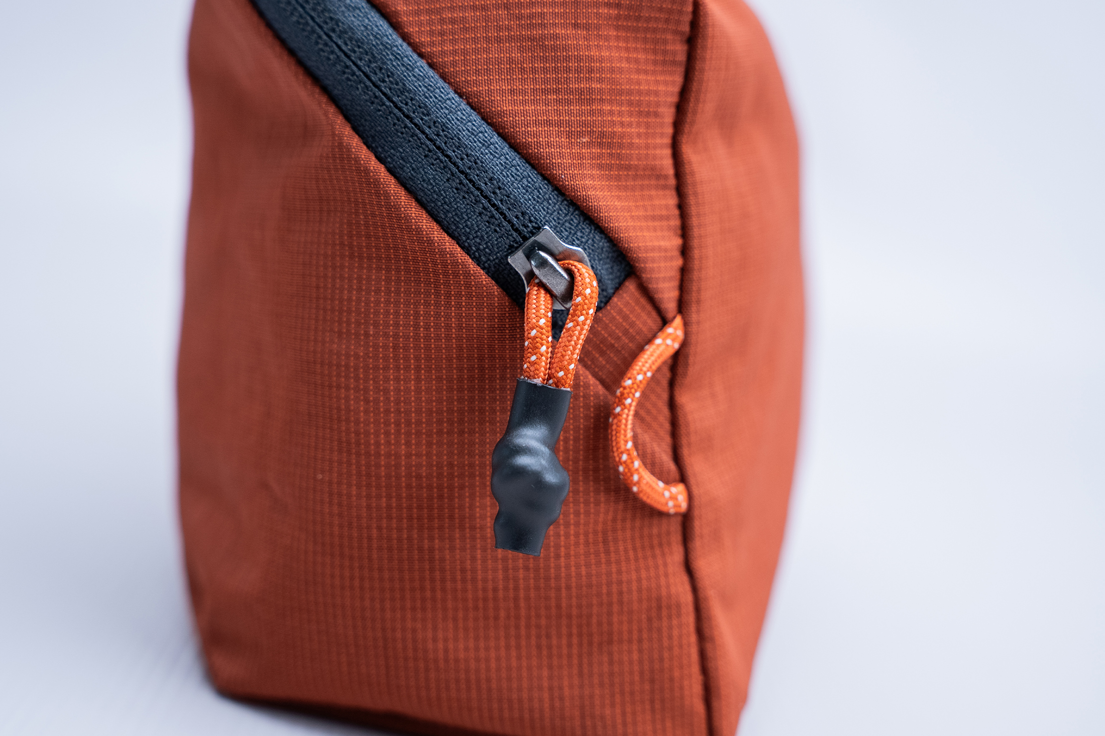 Bellroy Lite Packing Pouch Zipper Pull