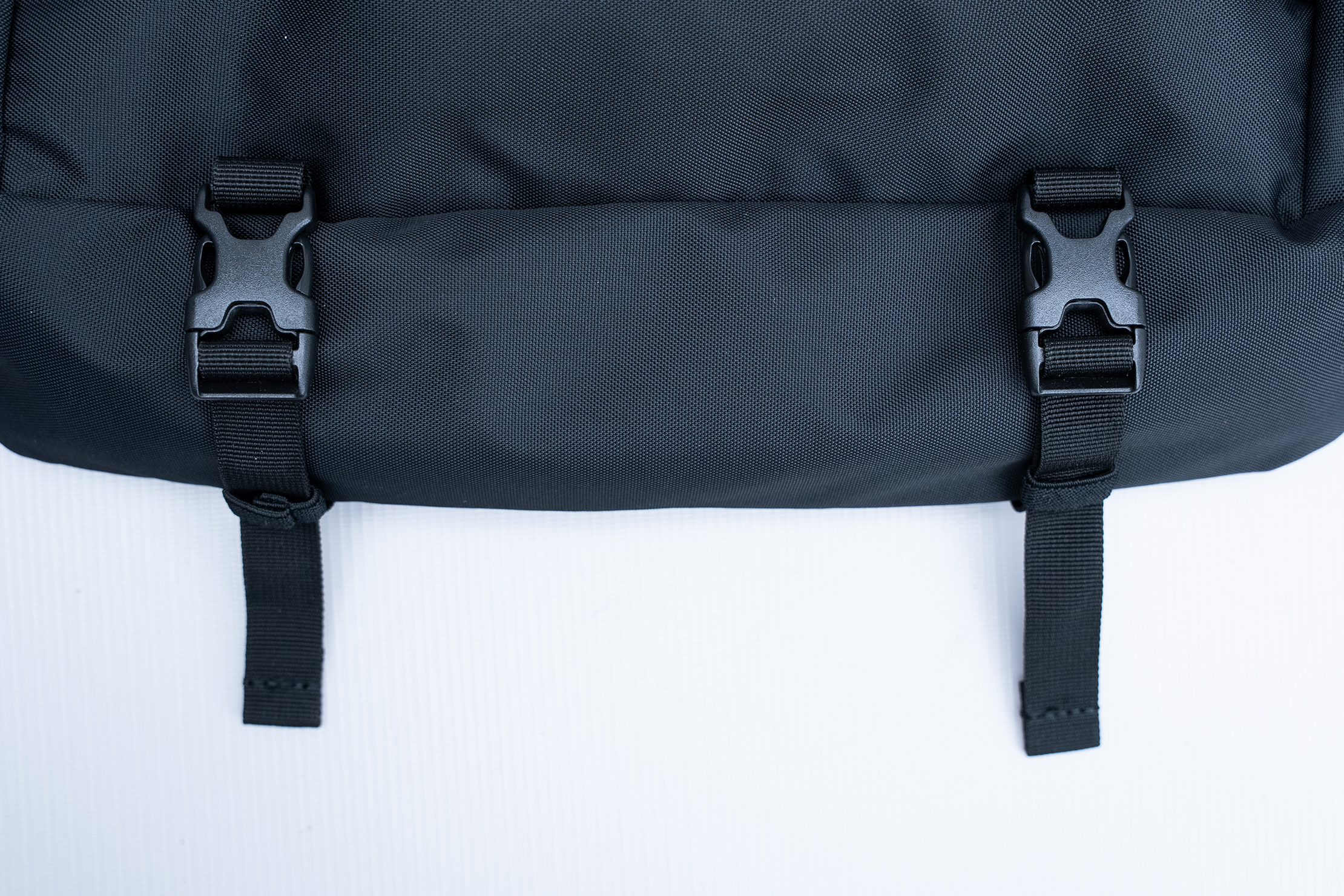 Pacsafe EXP 12″ anti theft sling crossbody Compression Straps