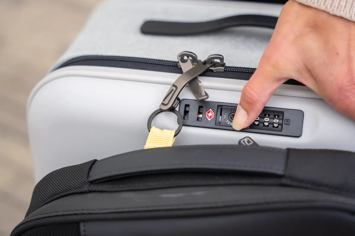Jollying Pebble 20″ Pro Zipper Lock