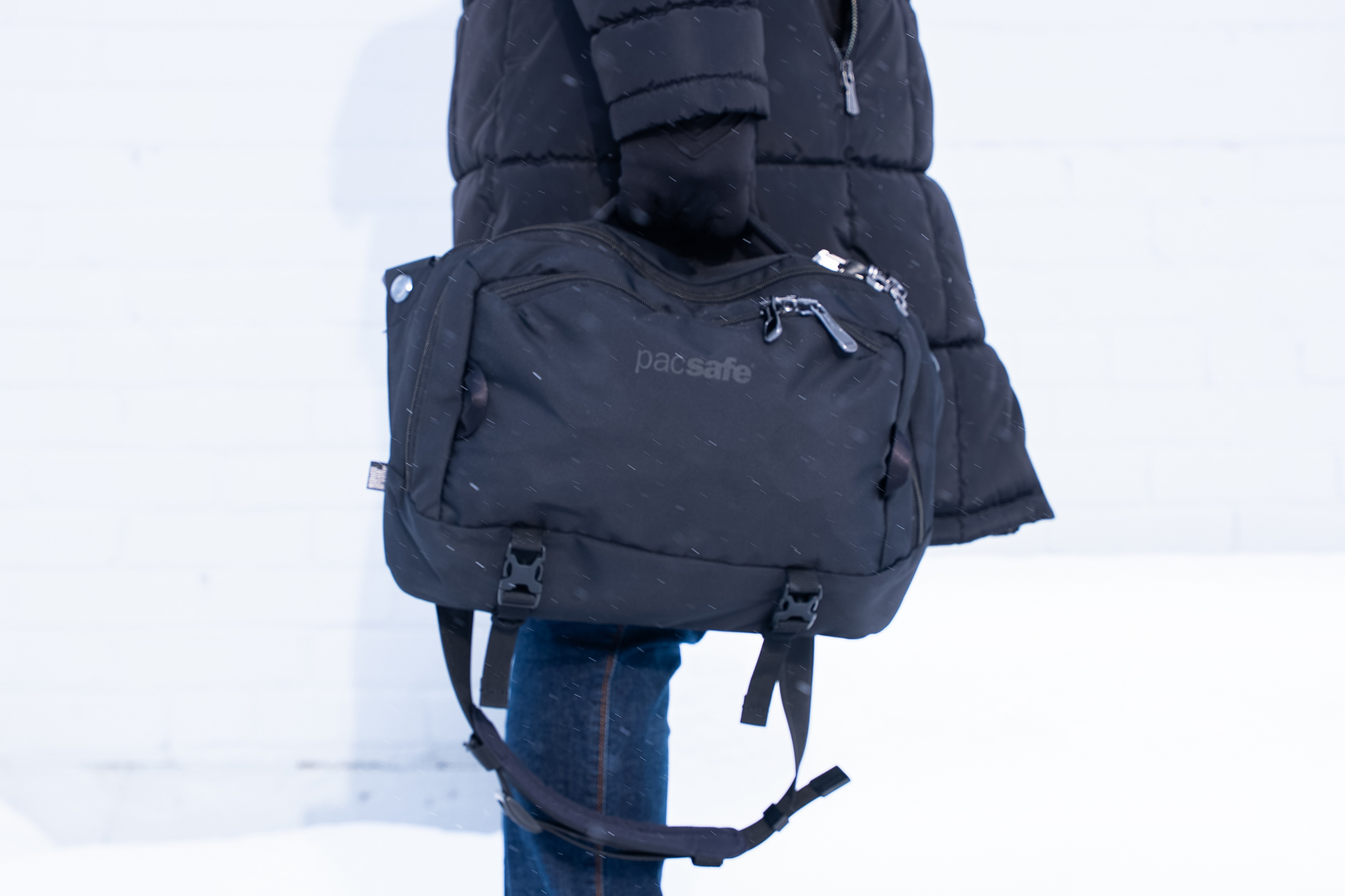 Pacsafe EXP 12″ anti theft sling crossbody Handle