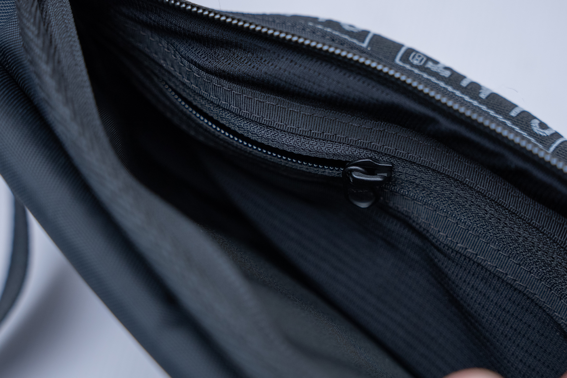 SLNT Essentials Faraday Sling Interior Pocket