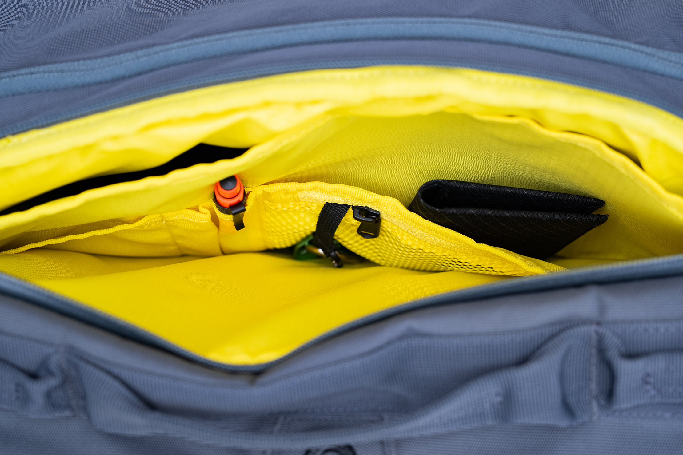 Eagle Creek Tour Travel Pack 40L (V2) Inside Pocket