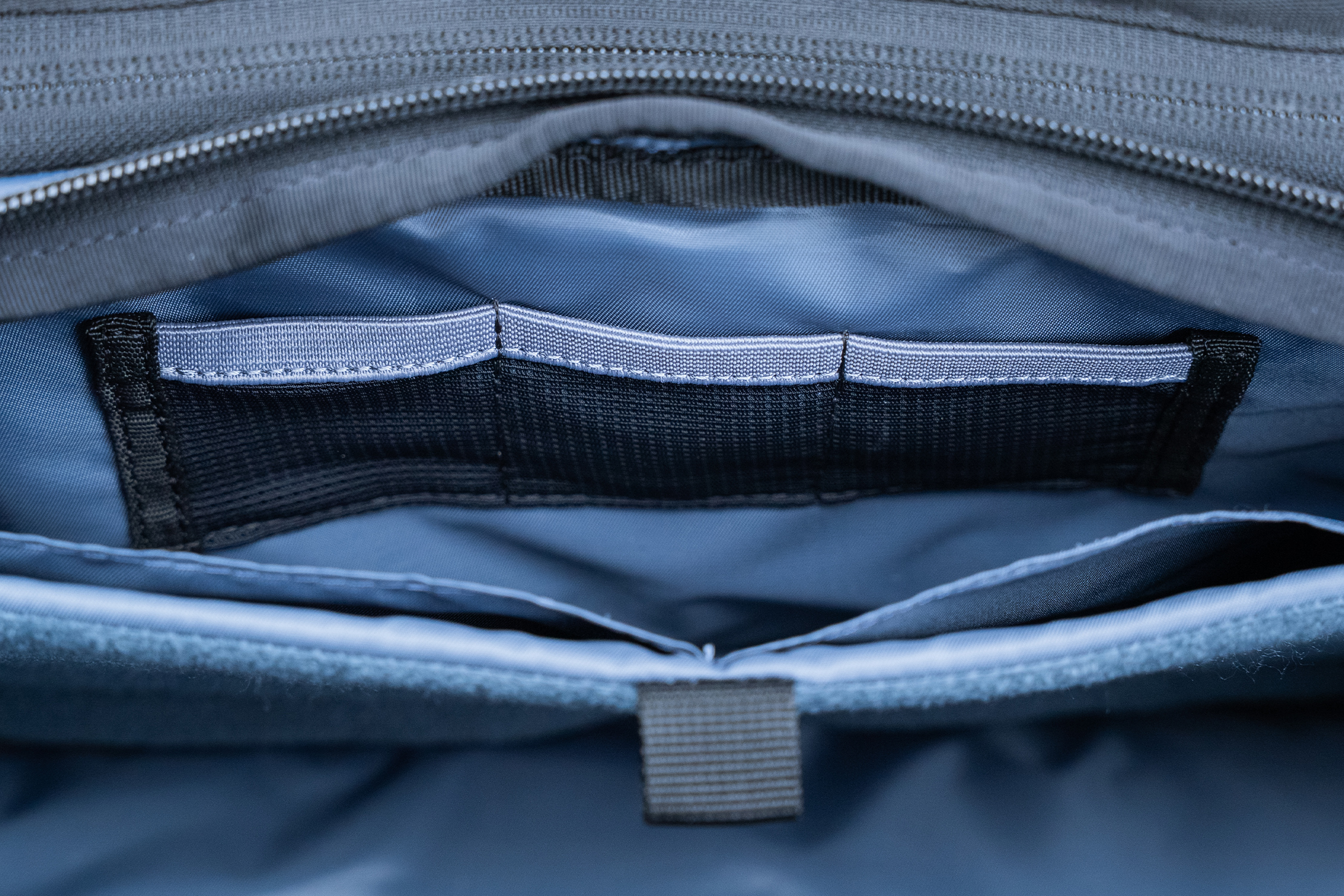 WANDRD ROGUE 9L Slip Pockets