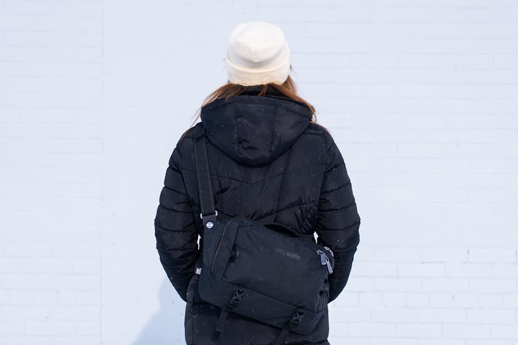 Pacsafe EXP 12″ anti theft sling crossbody Review