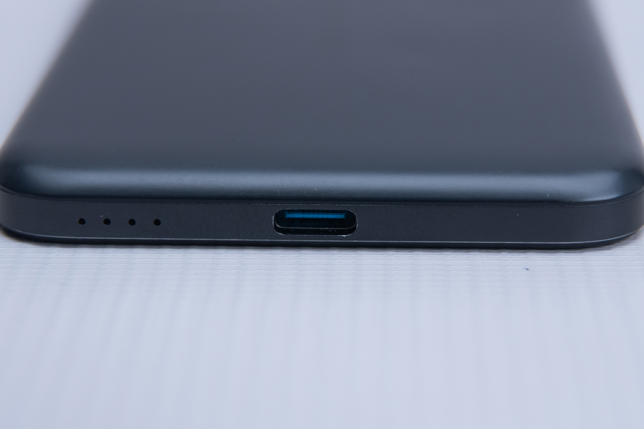 Anker Nano Power Bank (5K MagGo Slim) Charging Port