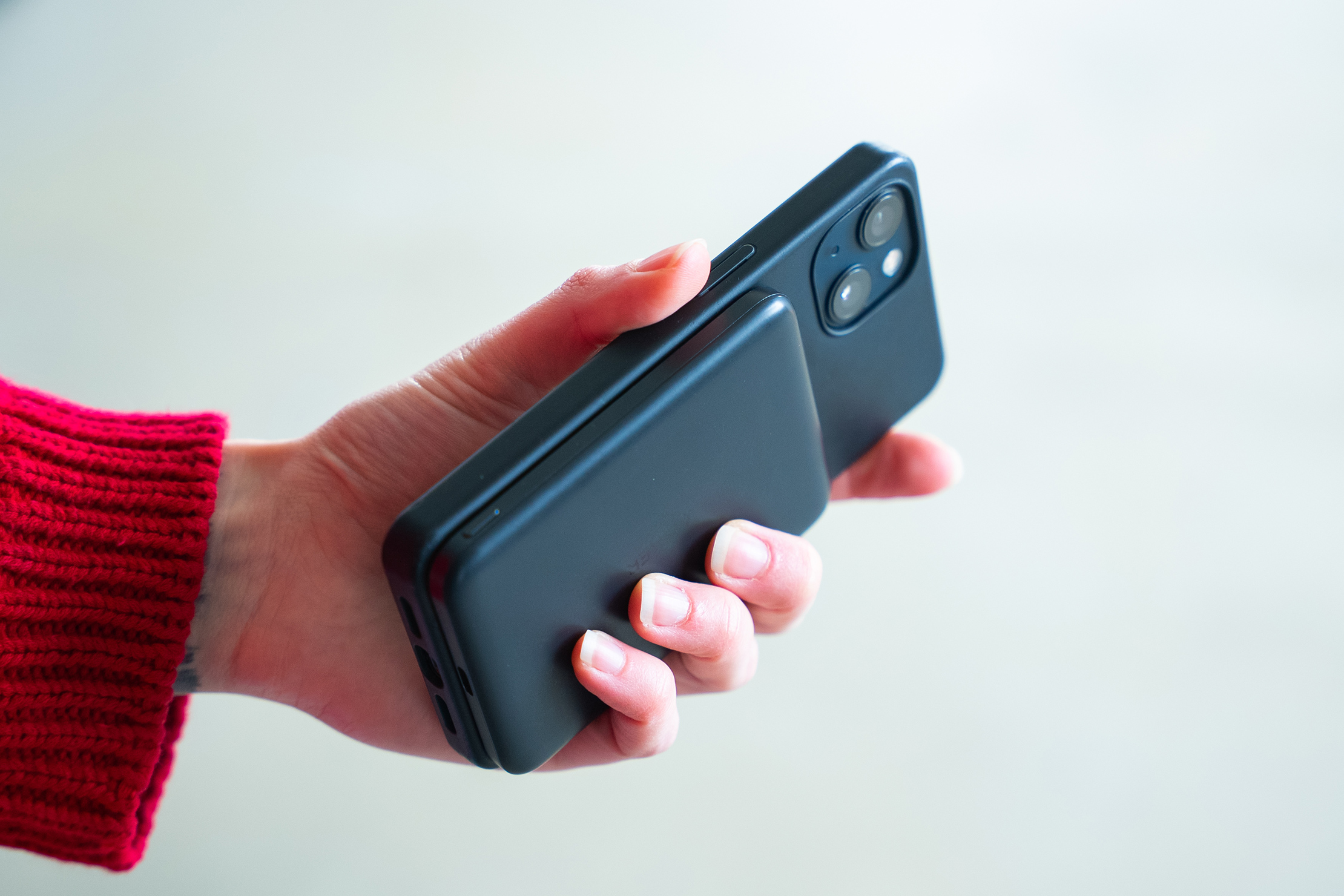 Anker Nano Power Bank (5K MagGo Slim) Phone