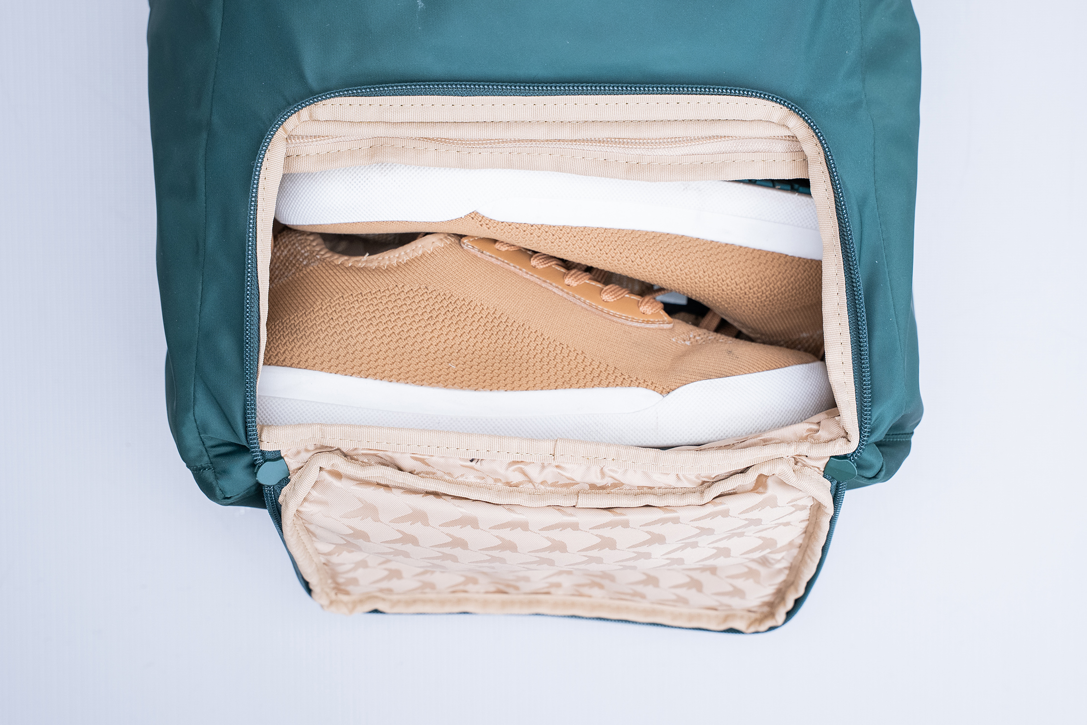 Lo & Sons Melrose Rucksack Main Compartment Access