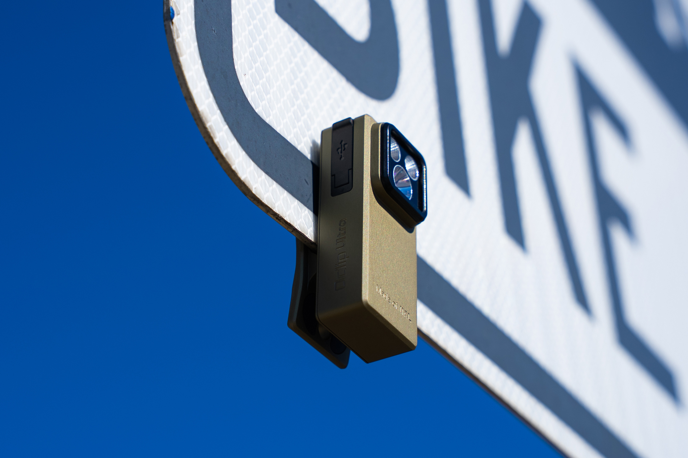 Olight Oclip Ultra Clip-On EDC Light Magnet 2