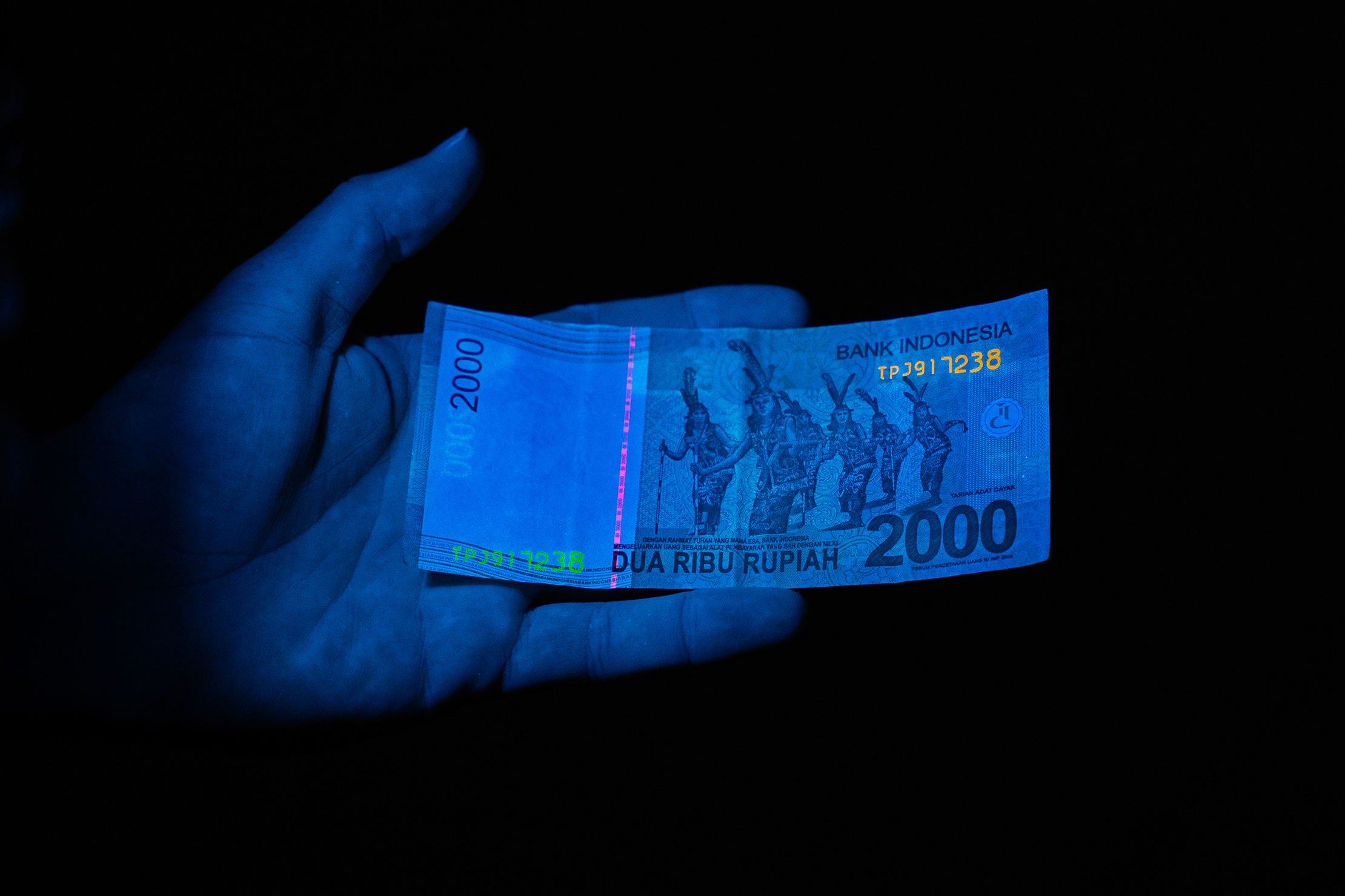 Olight Oclip Ultra Clip-On EDC Light UV