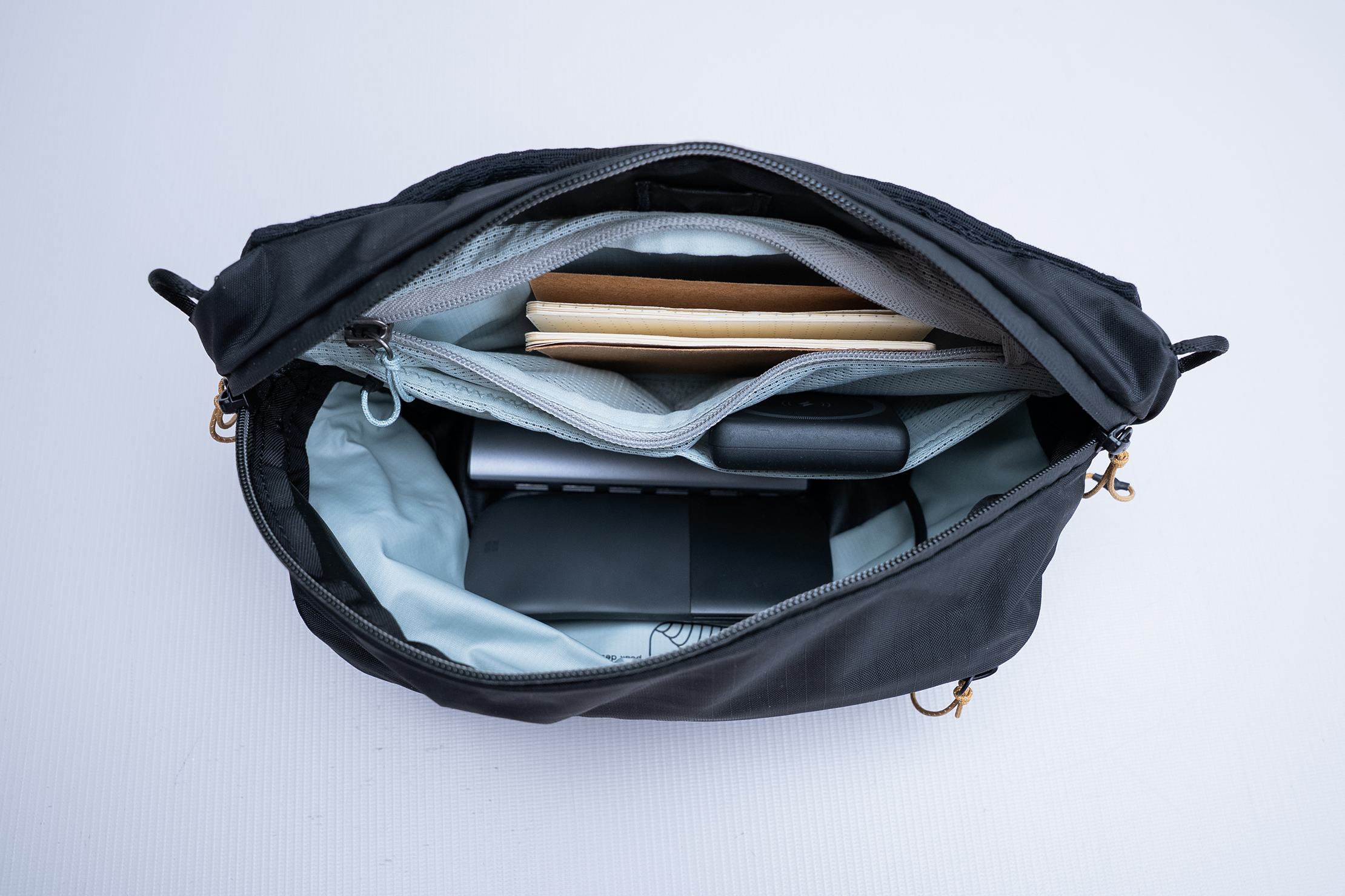 Peak Design Outdoor Sling 4L Stuffed