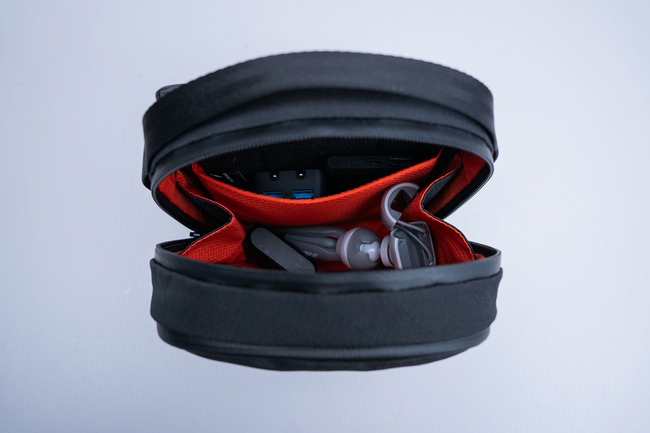 ALPAKA Metro Sling Max Stuffed