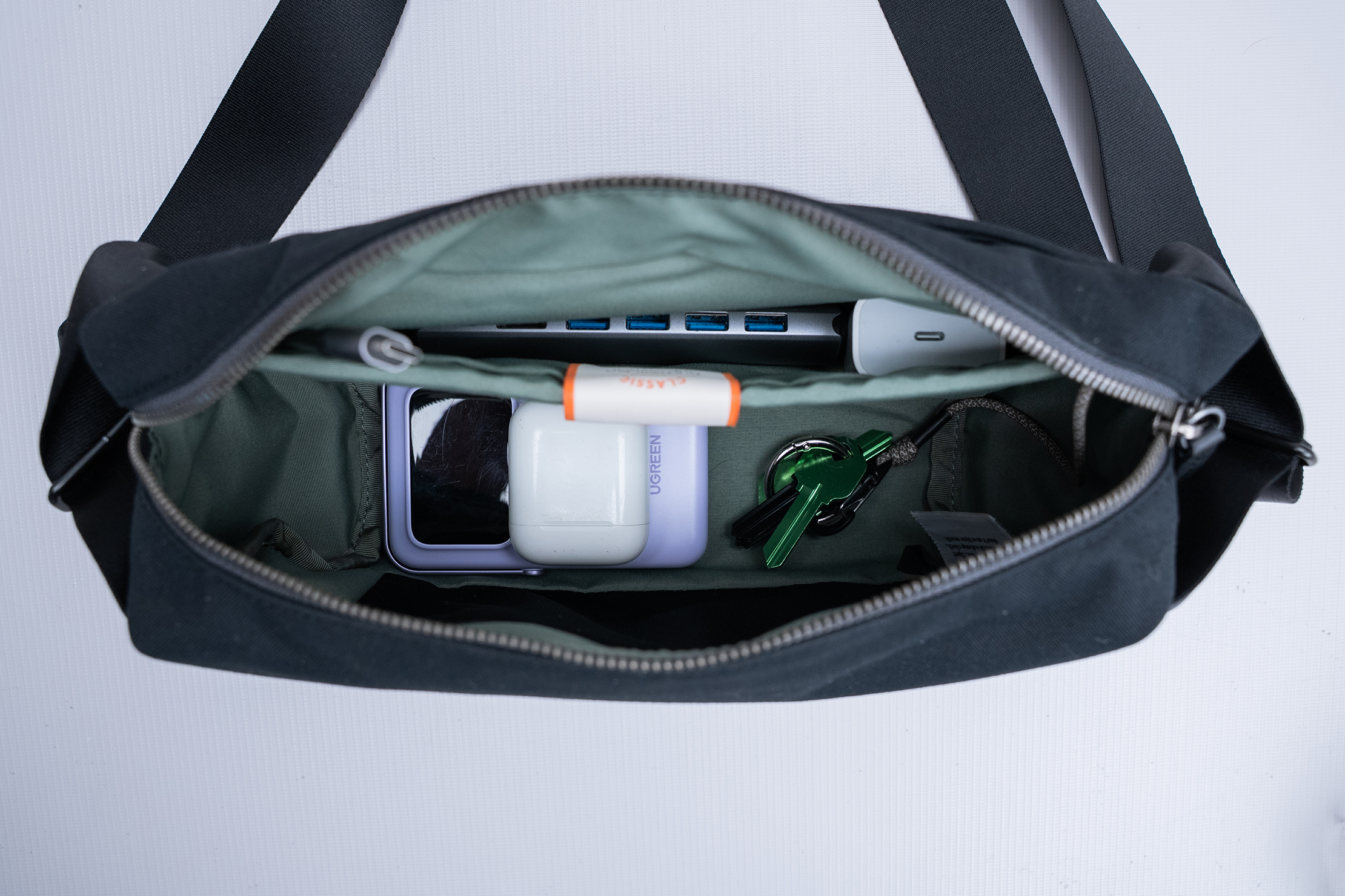 Bellroy Classic Sling 5L Stuffed