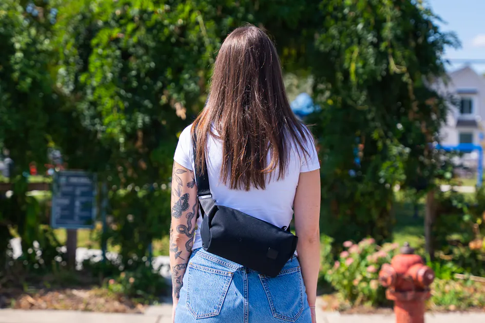 Bellroy Classic Sling (5 l klassieke minimalistische schoudertas met interne organisatie, verstelbare riem en zelfsamendrukkende vouw), Butterscotch, Eén maat, Classic Sling 5L