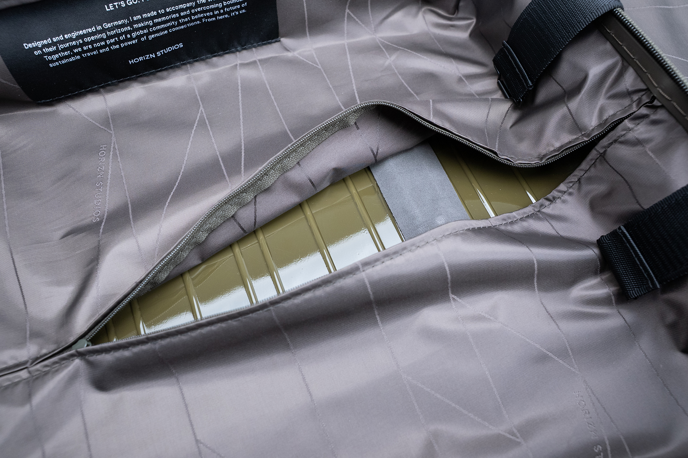 Horizn Studios H5 Pro Cabin Luggage (36L) Shell Access