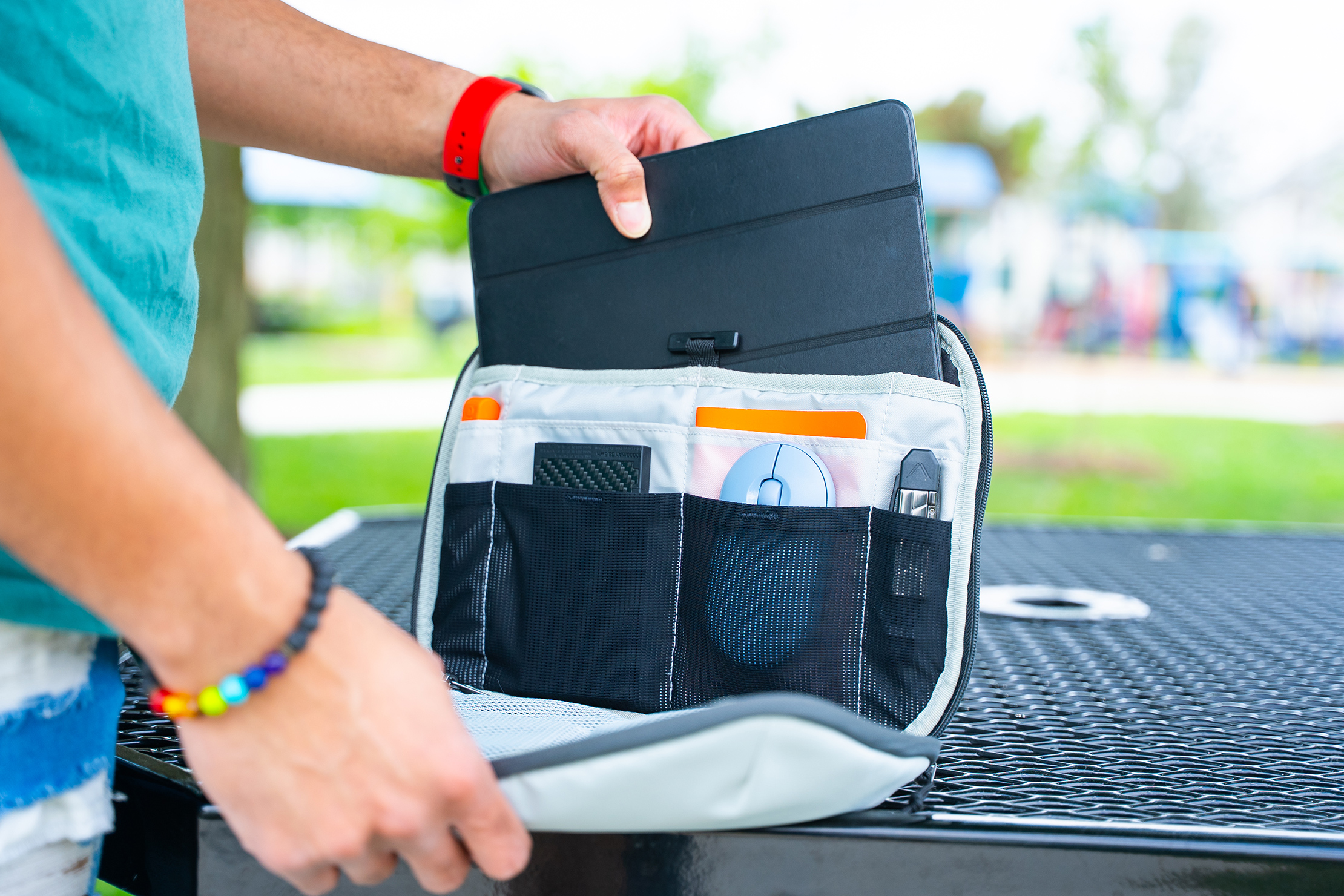 Eagle Creek Pack-It Reveal E-Tools Organizer Pro Ipad