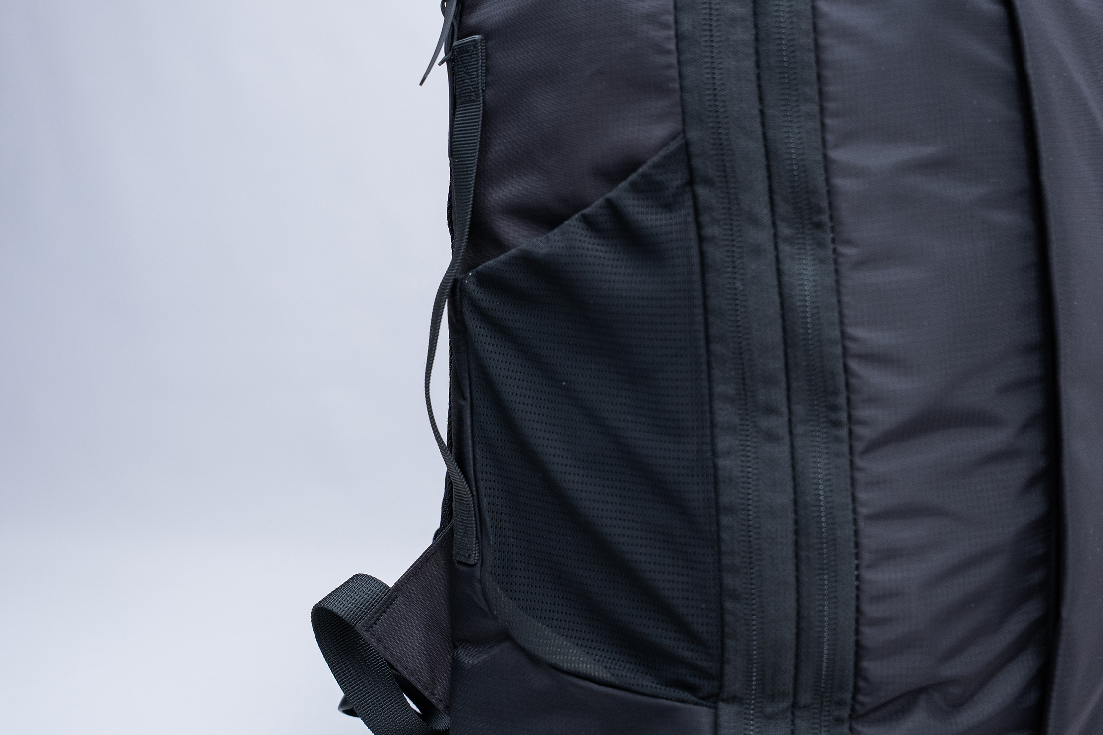 Almond Oak トラベルバックパック 25L+5L 黒 Almond Oak: 25L + 5L Expandable Travel Backpack