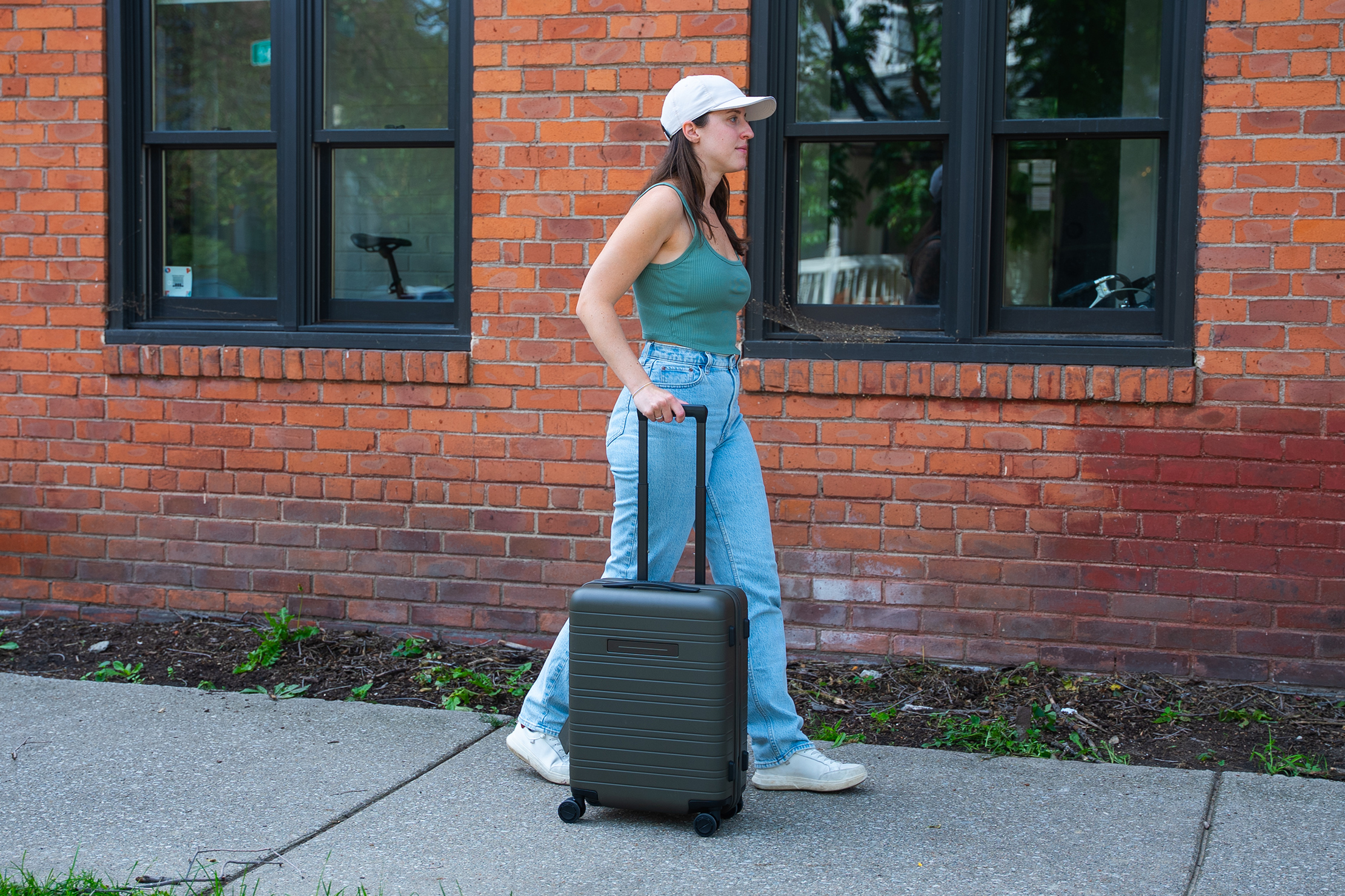 Horizn Studios H5 Pro Cabin Luggage (36L) Walking