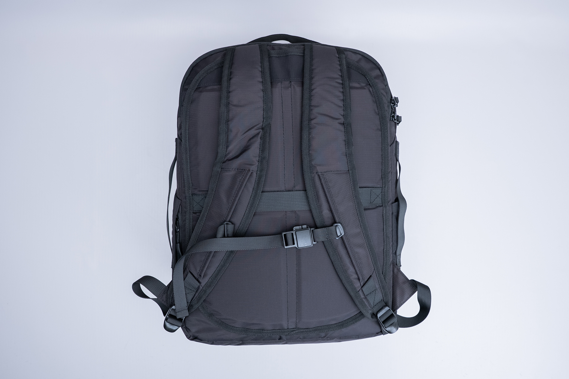 Almond Oak トラベルバックパック 25L+5L 黒 Almond Oak: 25L + 5L Expandable Travel Backpack