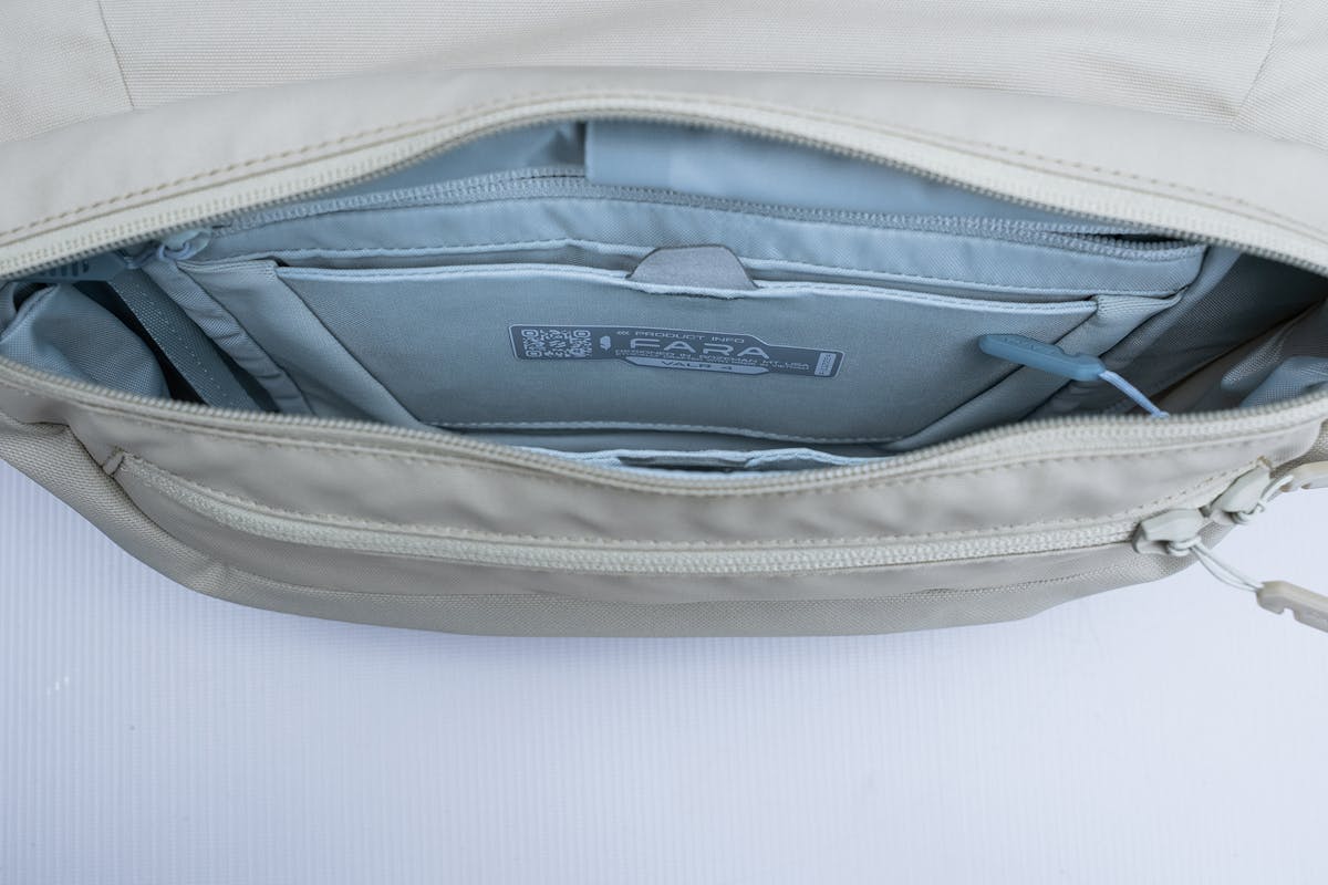 FARA VALR 4L Sling Bag Main