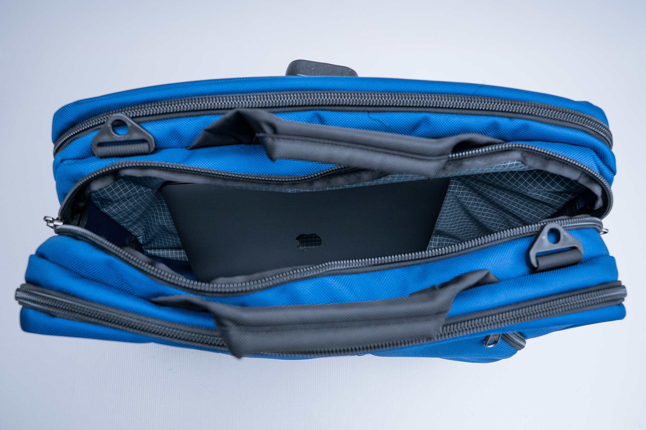 TOM BIHN Tri-Star Compartment 2