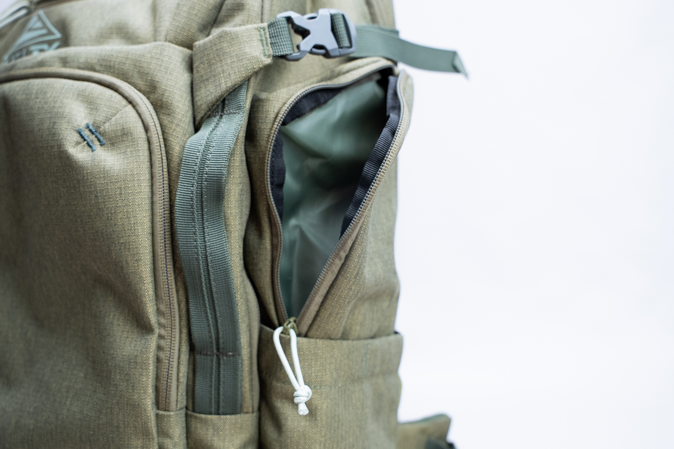 Kelty Redwing Traveler 30 Side Pocket