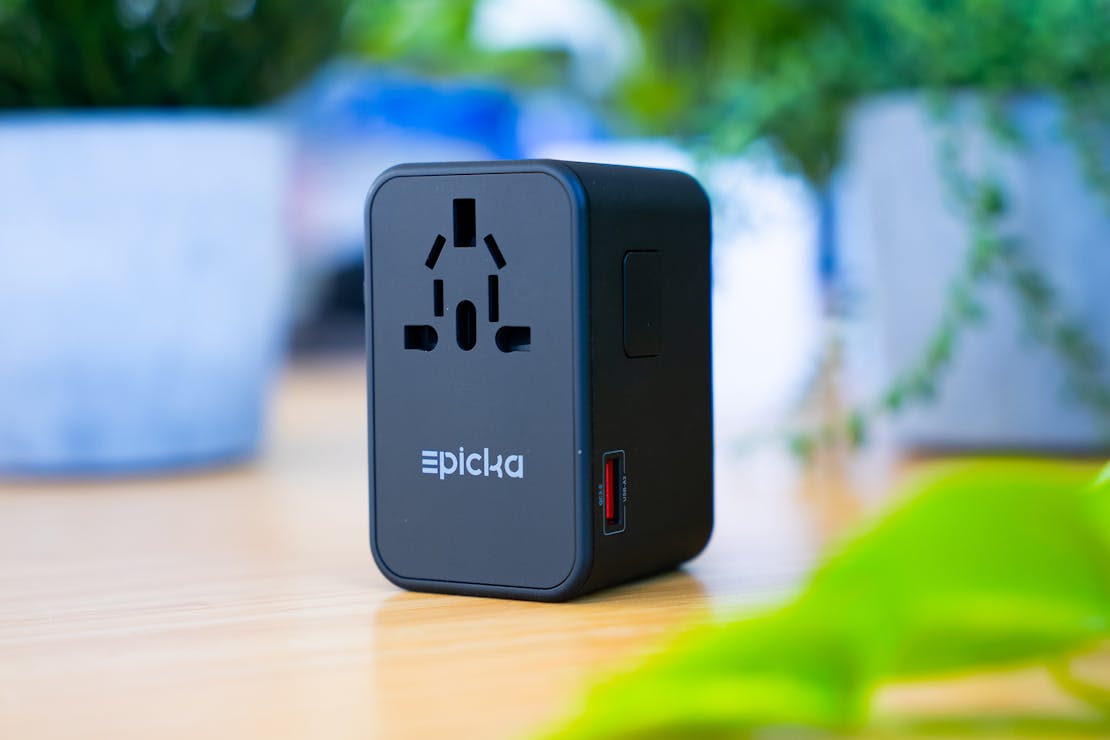 EPICKA Universal Travel Adapter (TA-105 Pro)