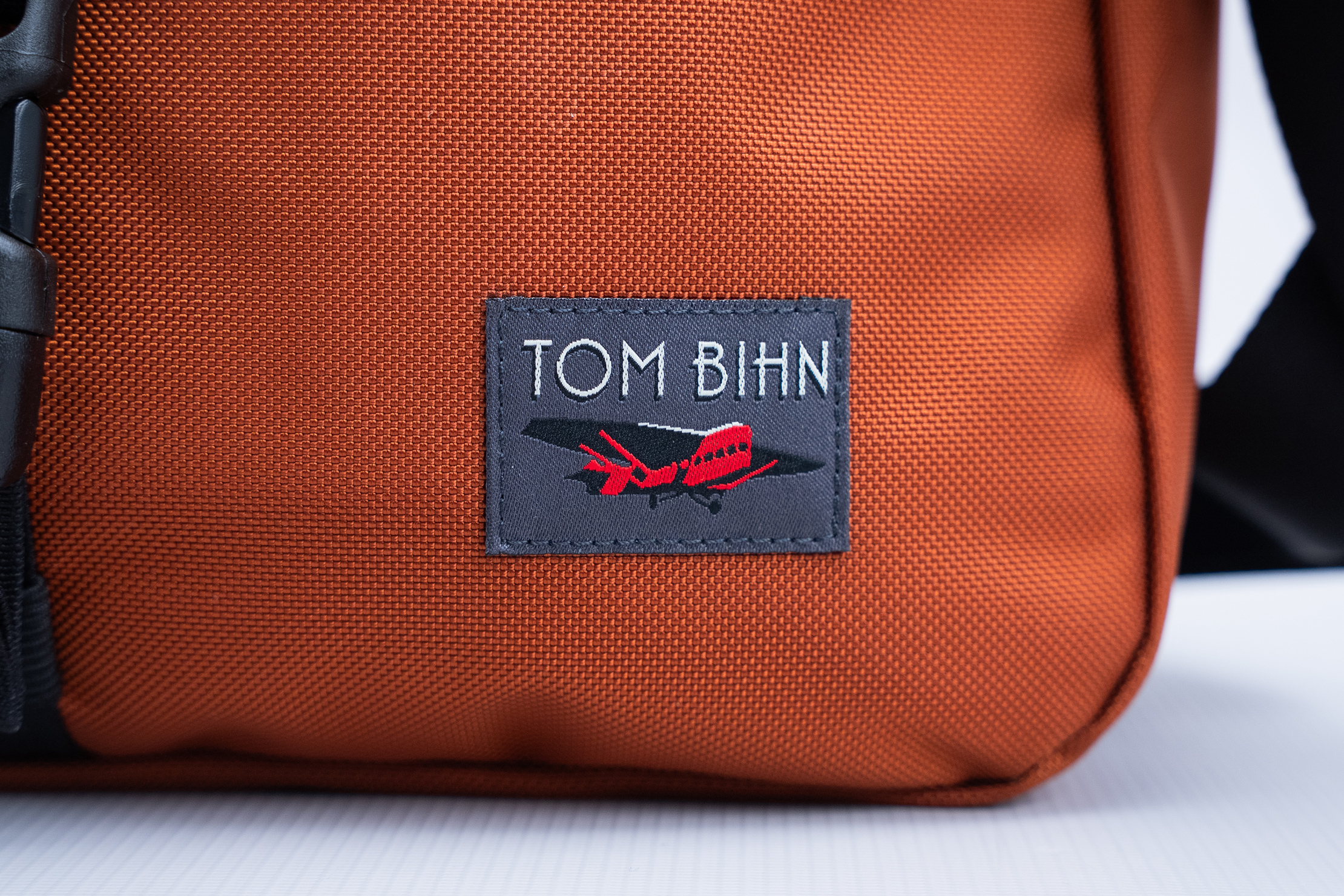TOM BIHN Medium Cafe Bag Logo