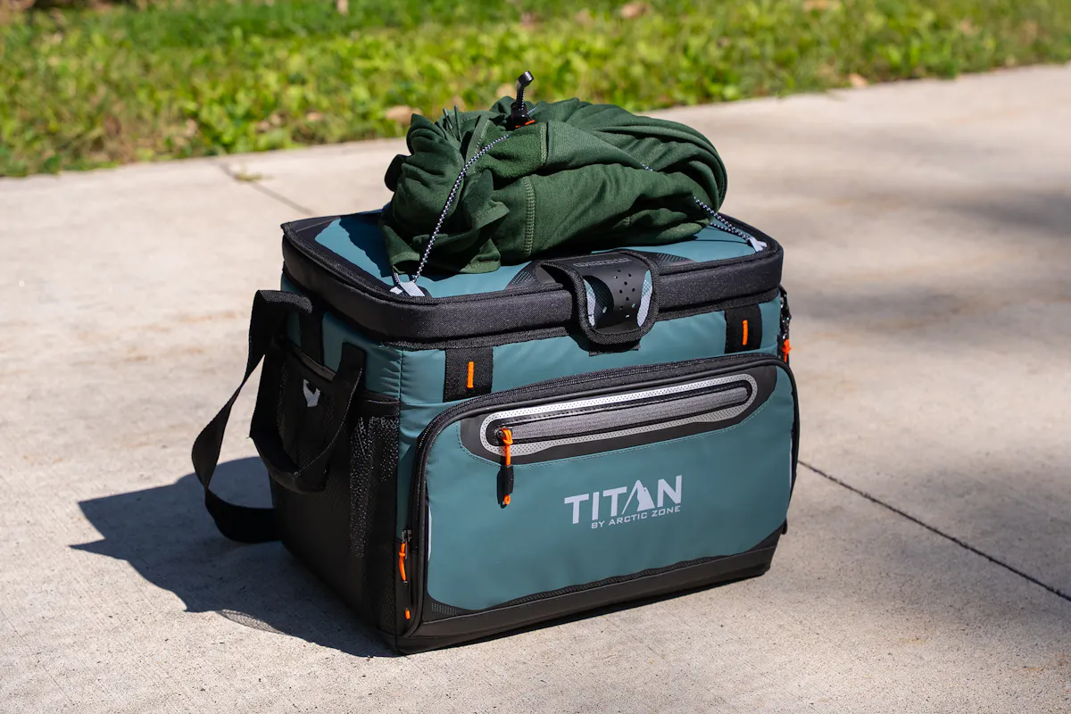 冷温庫 VS-440 24L Titan by Arctic Zone 30 Can Zipperless HardBody Cooler Review