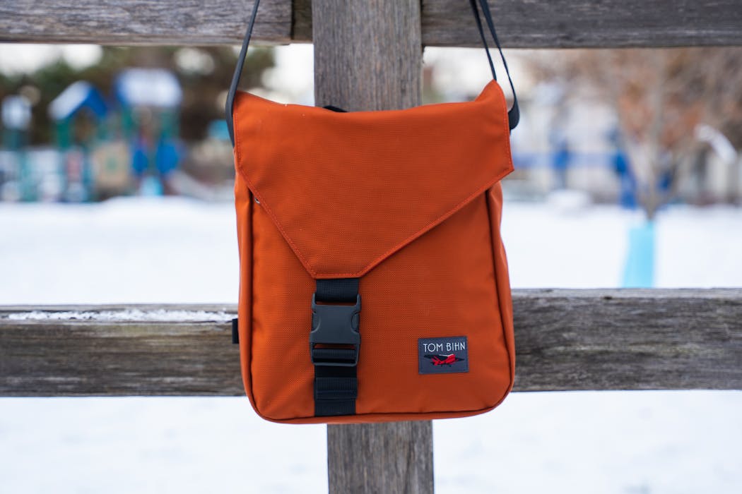 TOM BIHN Medium Cafe Bag Review