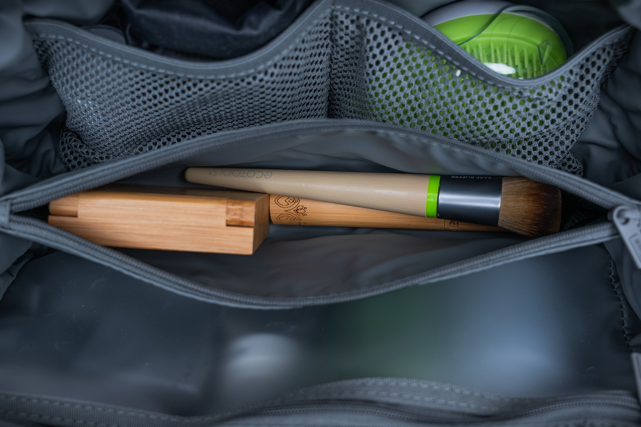 Away Large Toiletry Bag Middle Pocket