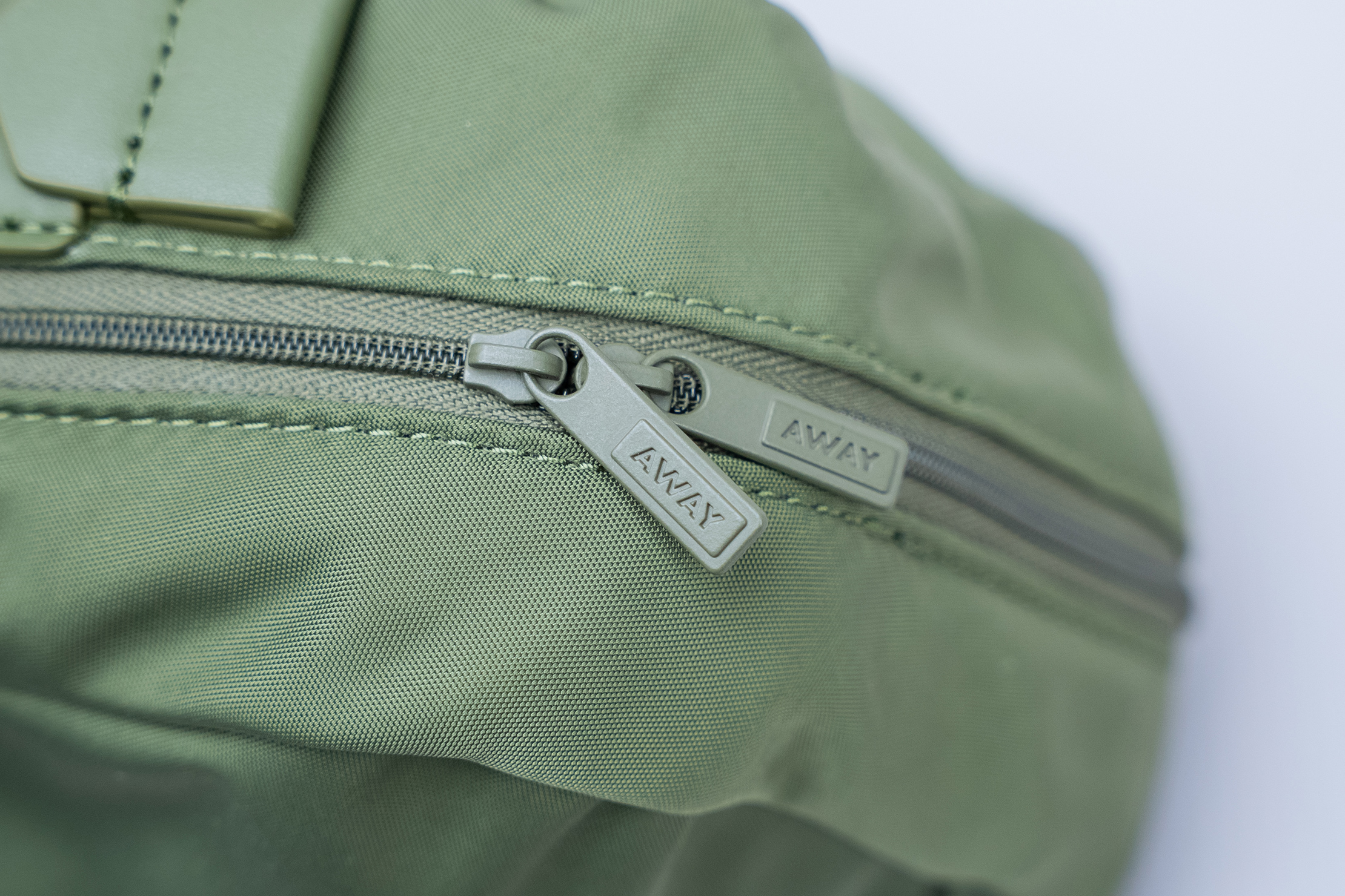 Away Large Toiletry Bag Zipper