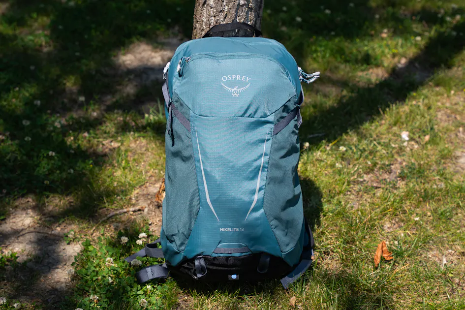 backpacks similar to osprey hike lite Hikelite 26 CHAMELEON Black Maximum comfort is ensured by the sophisticated AirSpeed carrying system with a ventilated mesh back panel The @ospreypacks Hikelite 18 is