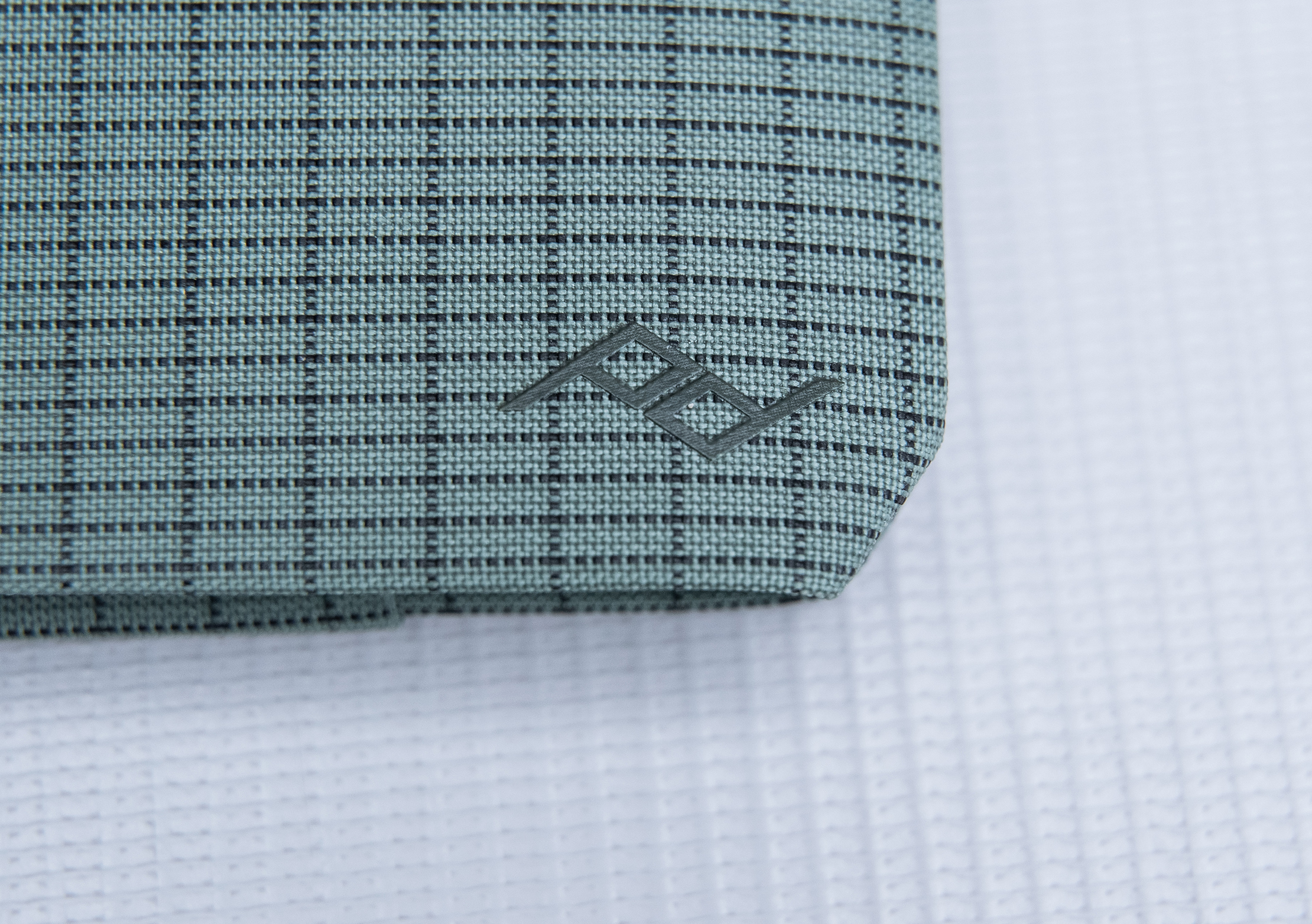 Peak Design Passport Wallet Logo