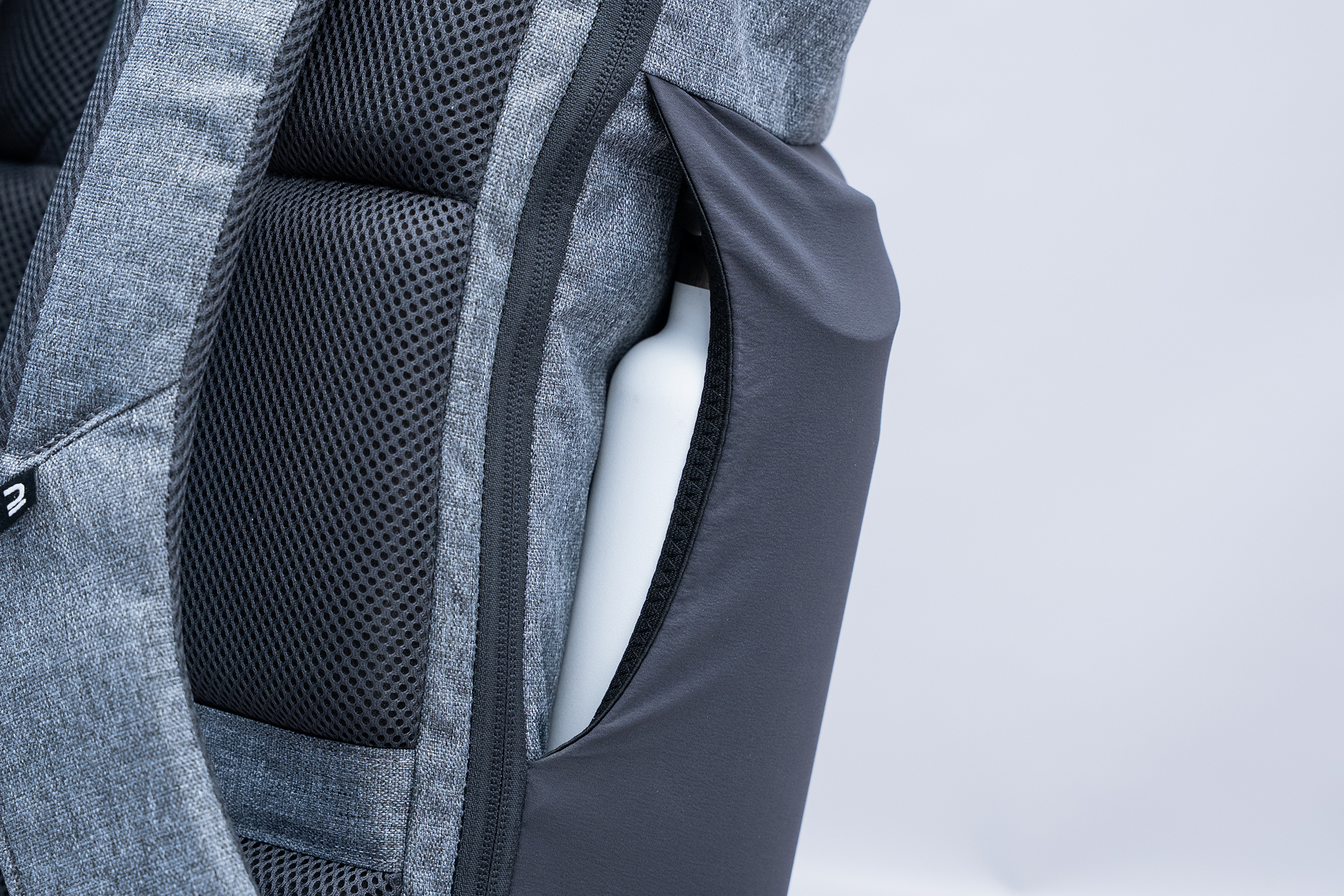 Quechua NH500 Escape Rolltop 23L Backpack Water Bottle