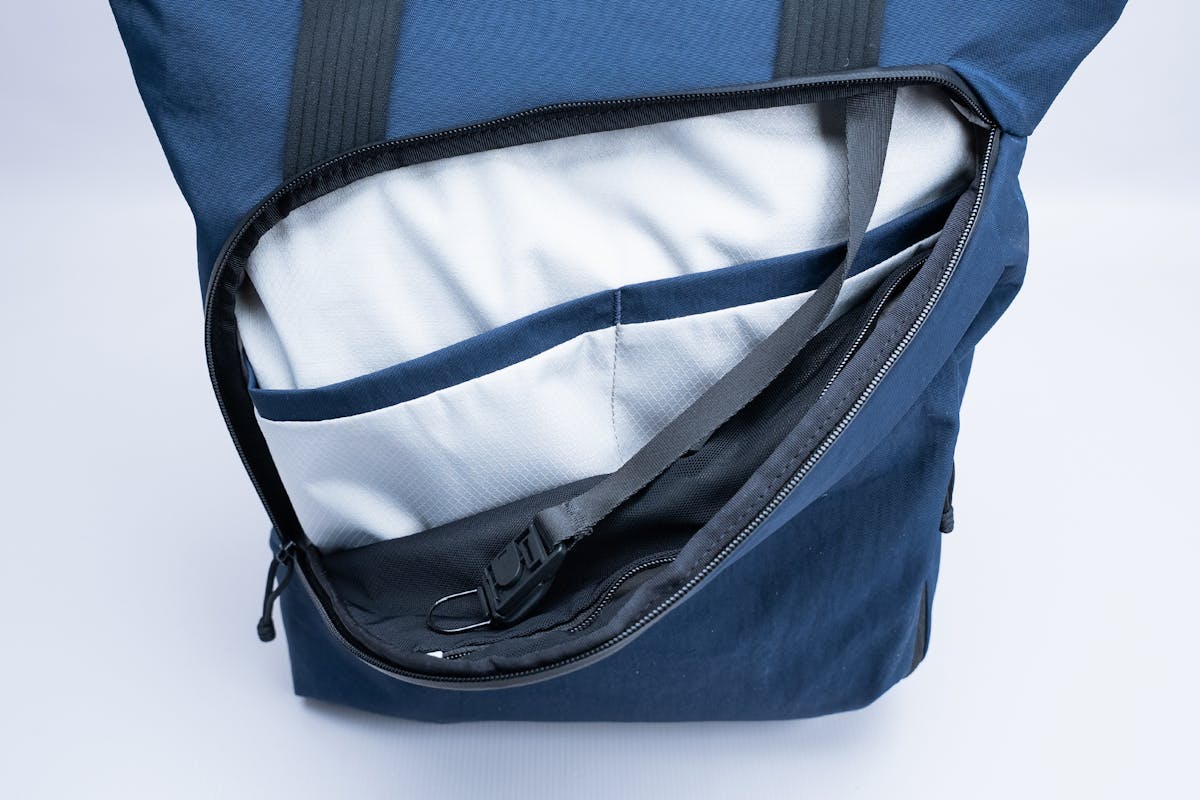 ALPAKA Flow Totepack Front Compartment
