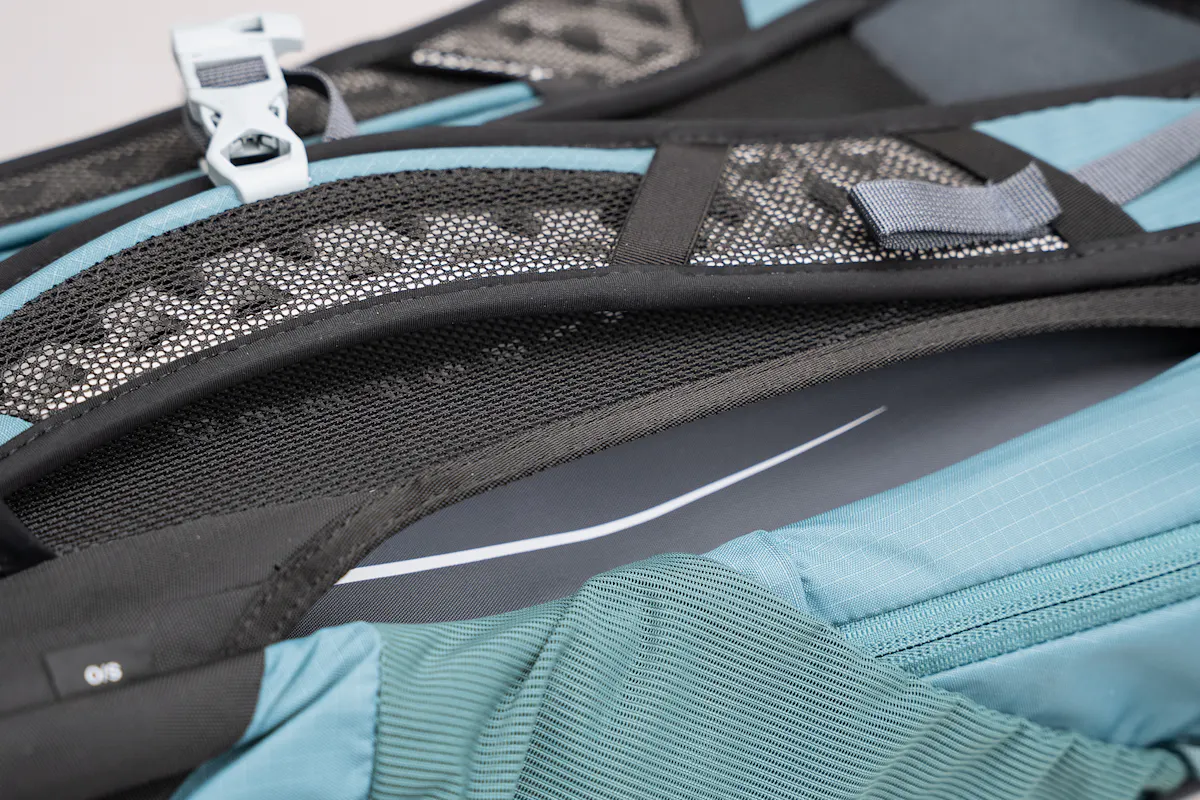 Osprey Hikelite 18 Back Panel
