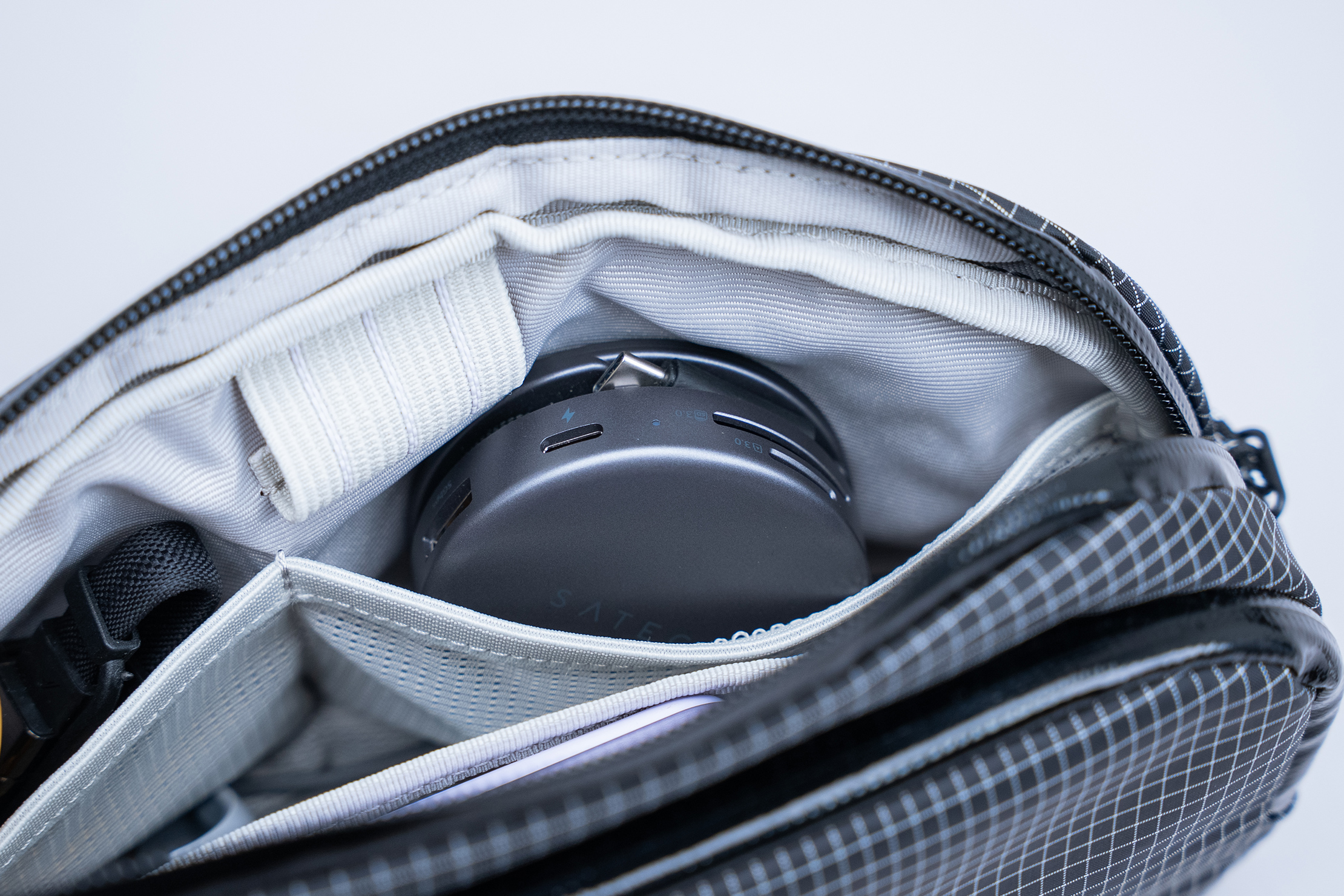 Satechi OntheGo 7-in-1 Multiport Adapter Pouch