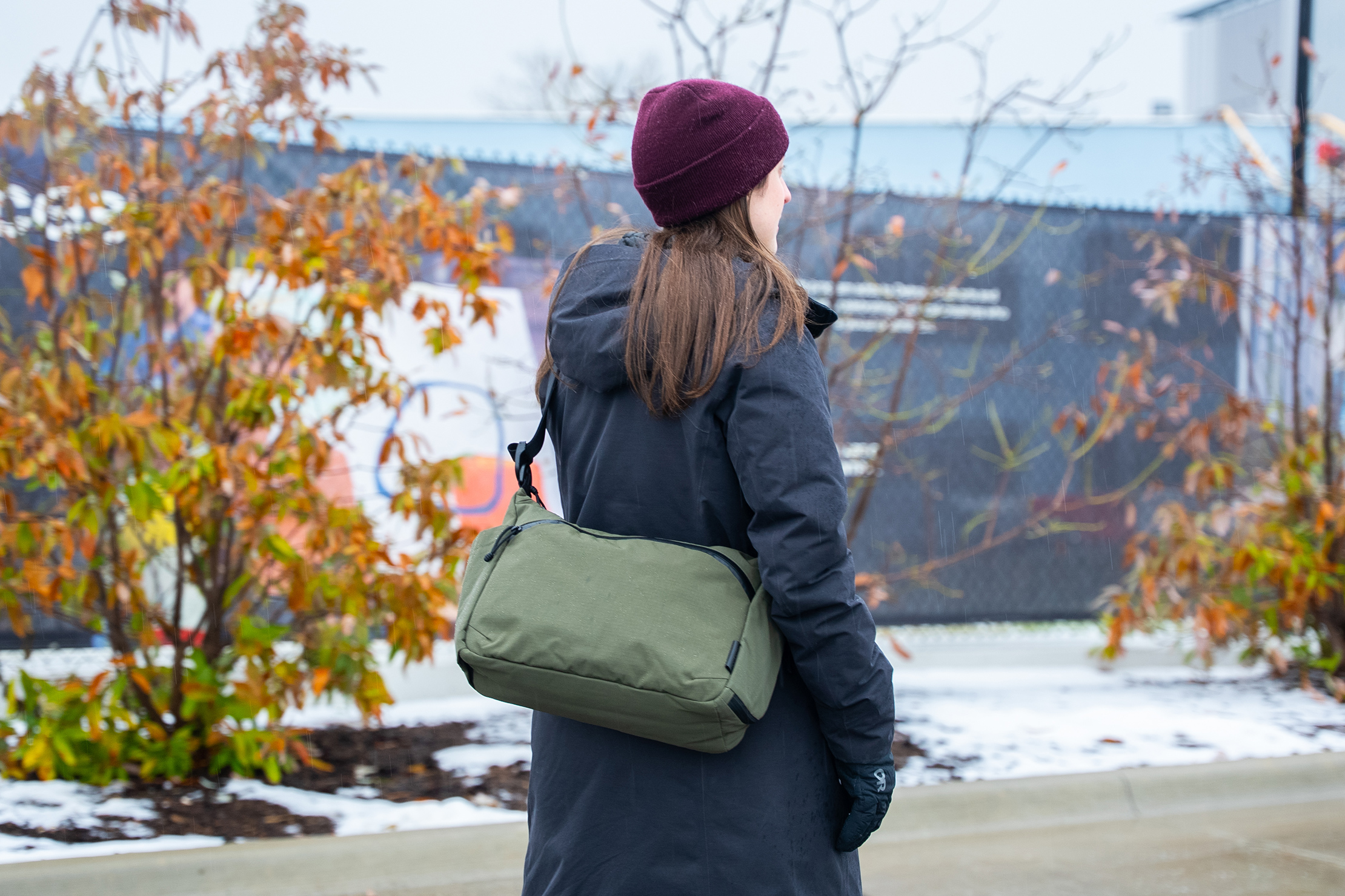 ALPAKA Flight Satchel Walking