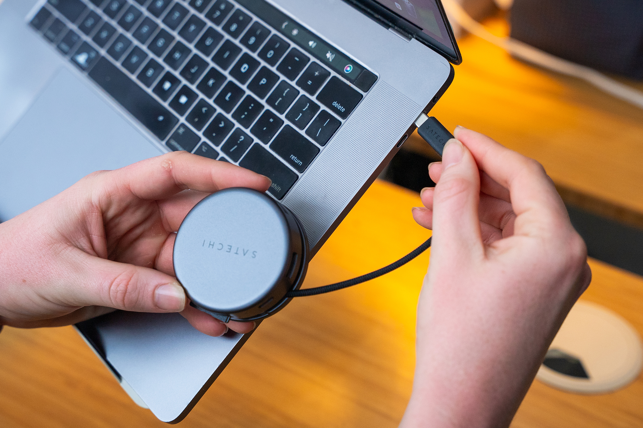 Satechi OntheGo 7-in-1 Multiport Adapter Connected 2