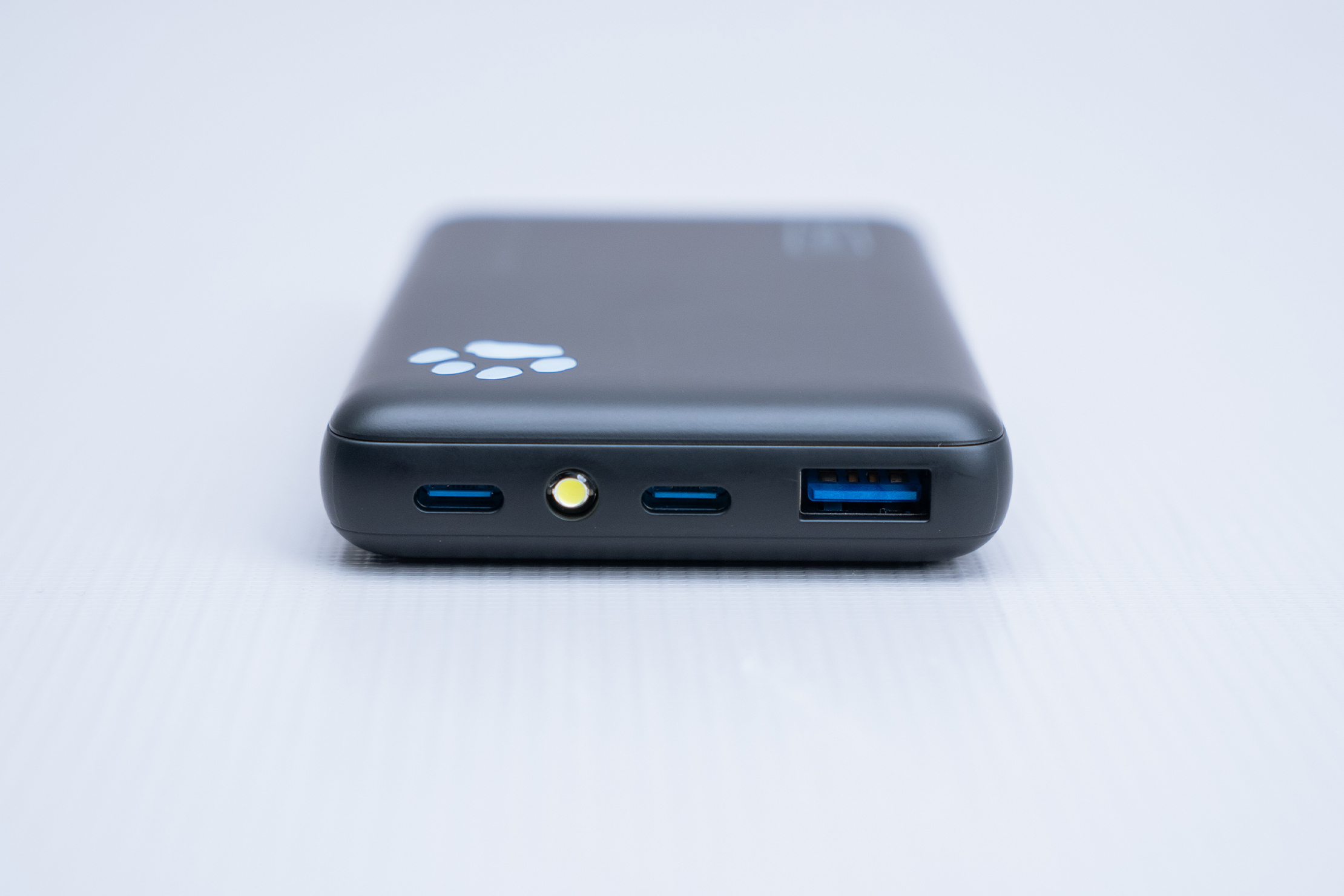 INIU P41-E1 Power Bank Ports