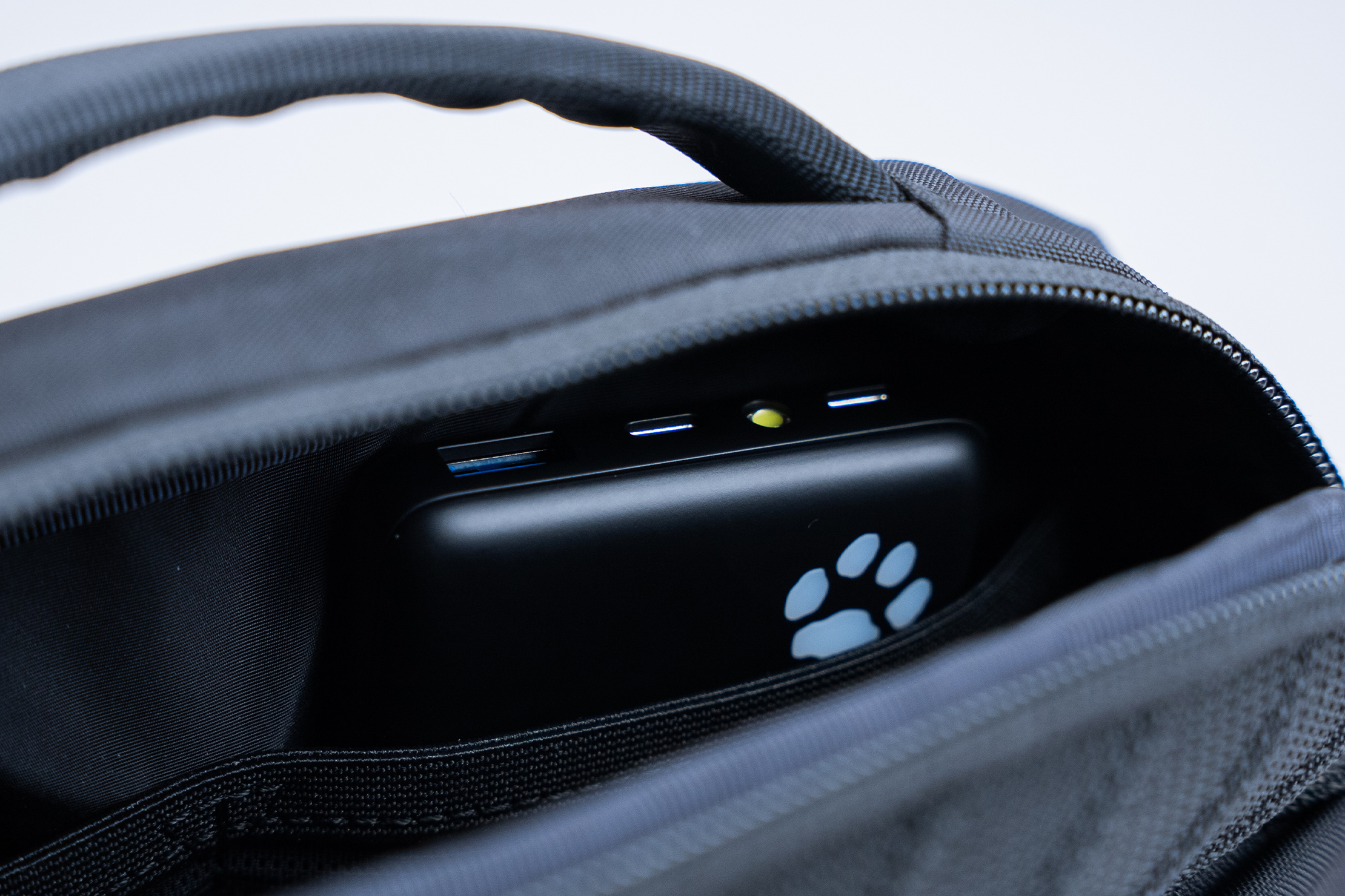 INIU P41-E1 Power Bank Slip Pocket