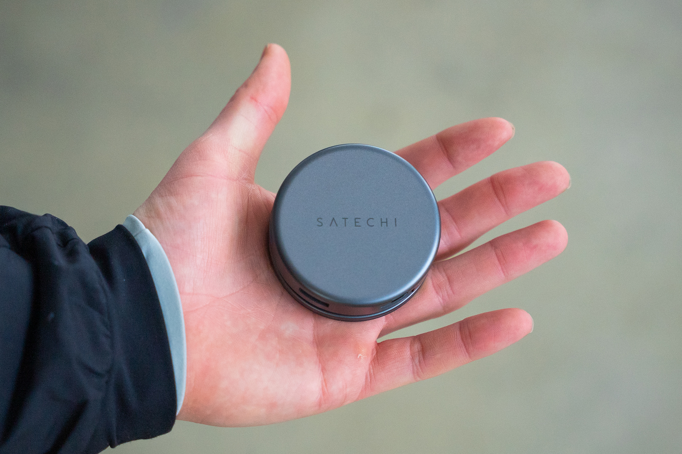 Satechi OntheGo 7-in-1 Multiport Adapter Palm