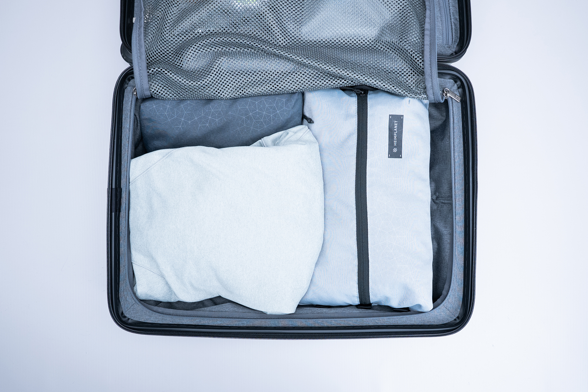 LEVEL8 Voyageur Carry-On 20'' Cubes