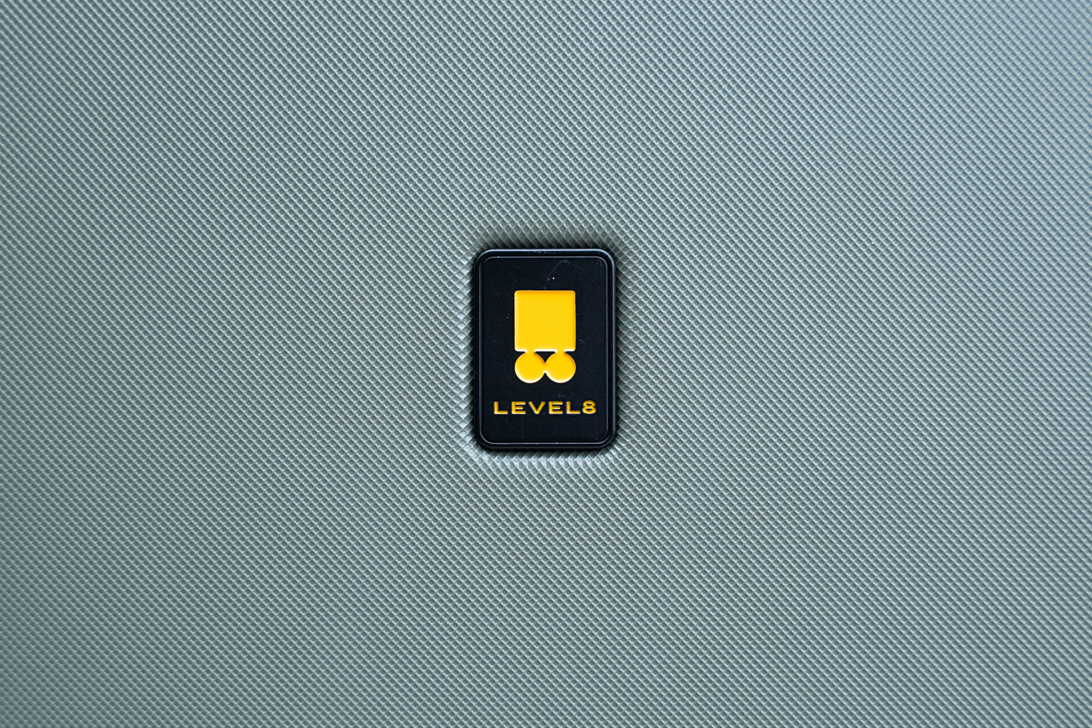 LEVEL8 Voyageur Carry-On 20'' Logo