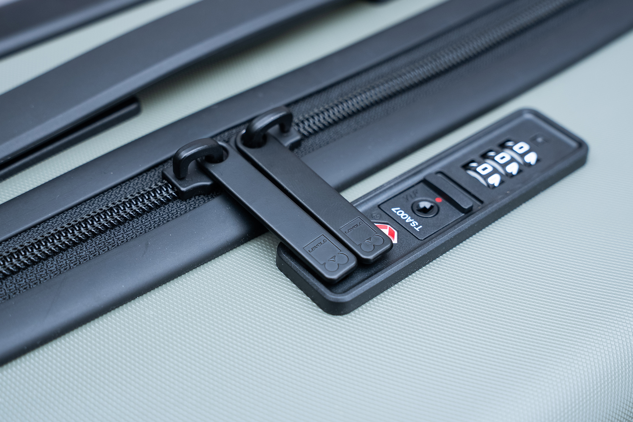 LEVEL8 Voyageur Carry-On 20'' Lock